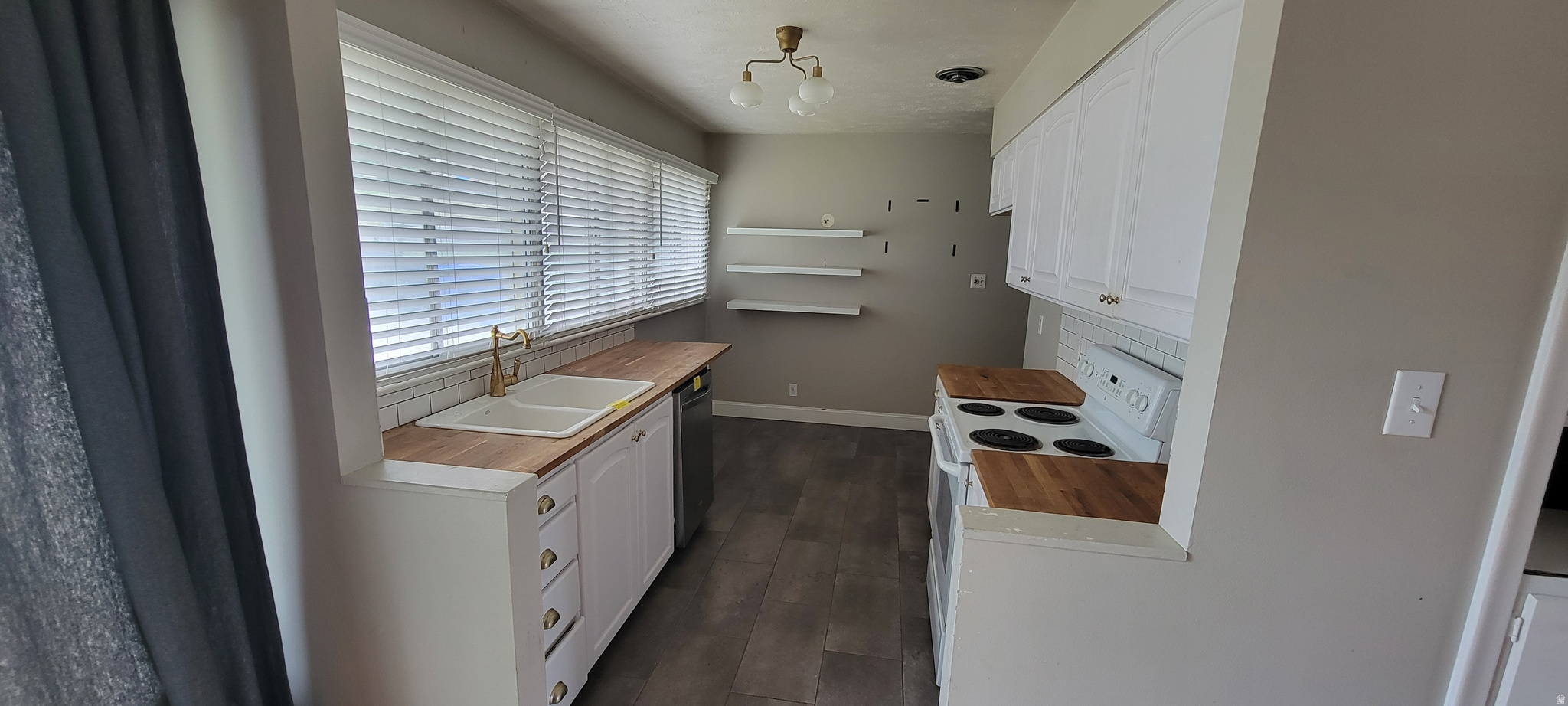 VAL VISTA - Residential