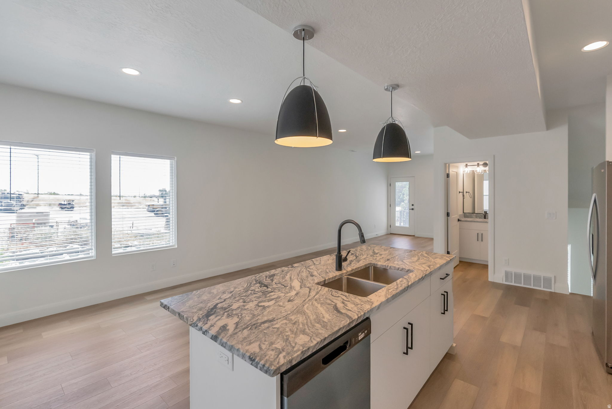 LAKE POINTE - Residential