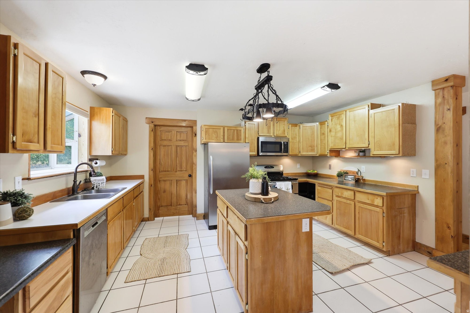 LOAFER CANYON - Residential