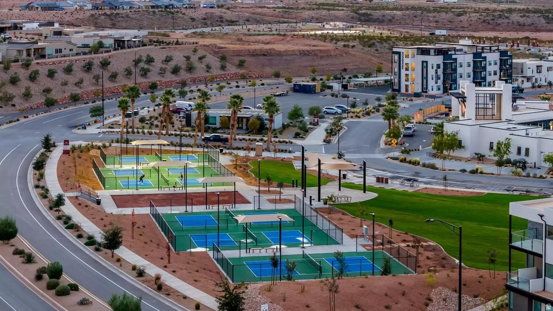 DESERT COLOR - Land