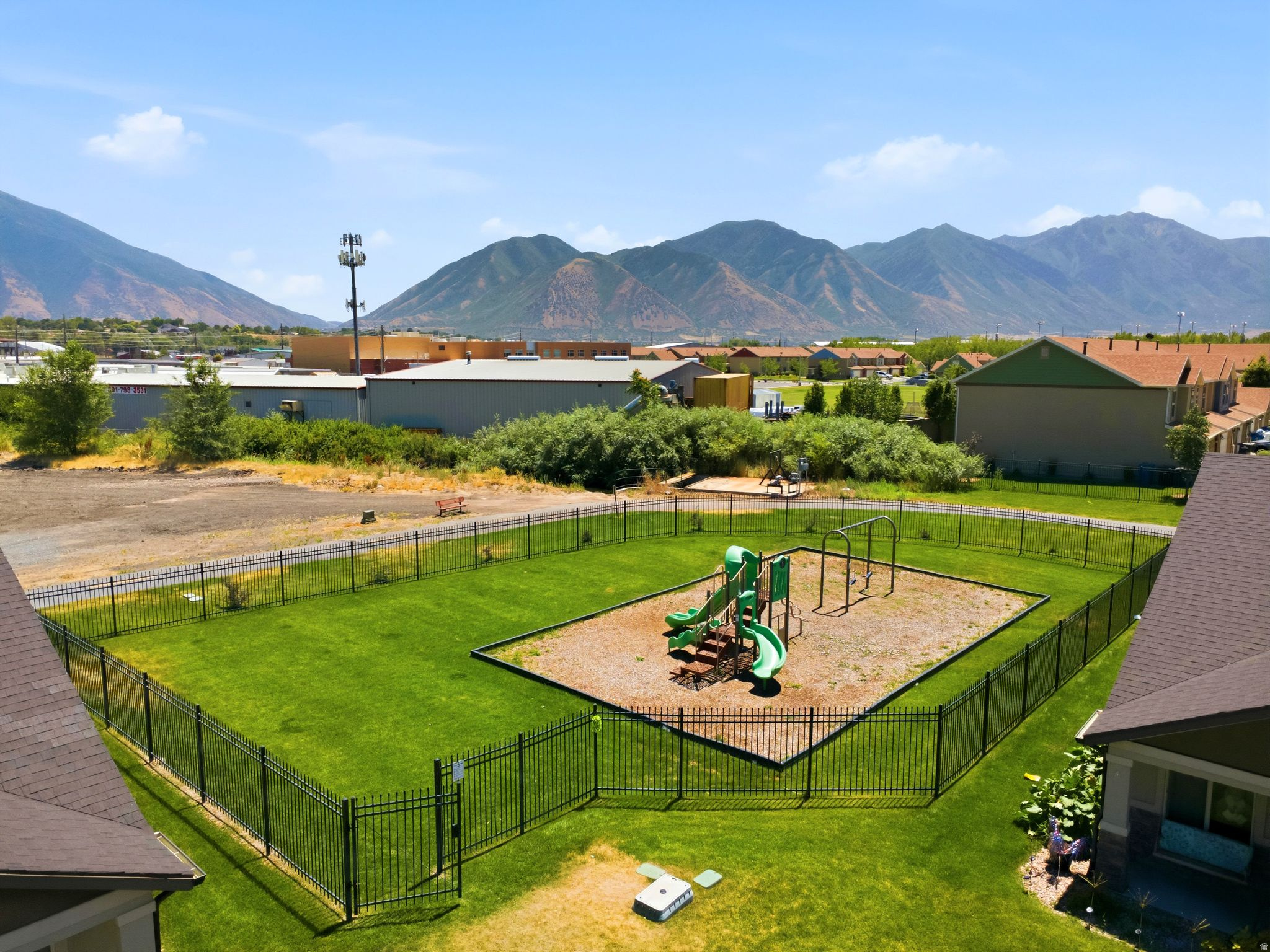 SPANISH TRAILS - Residential