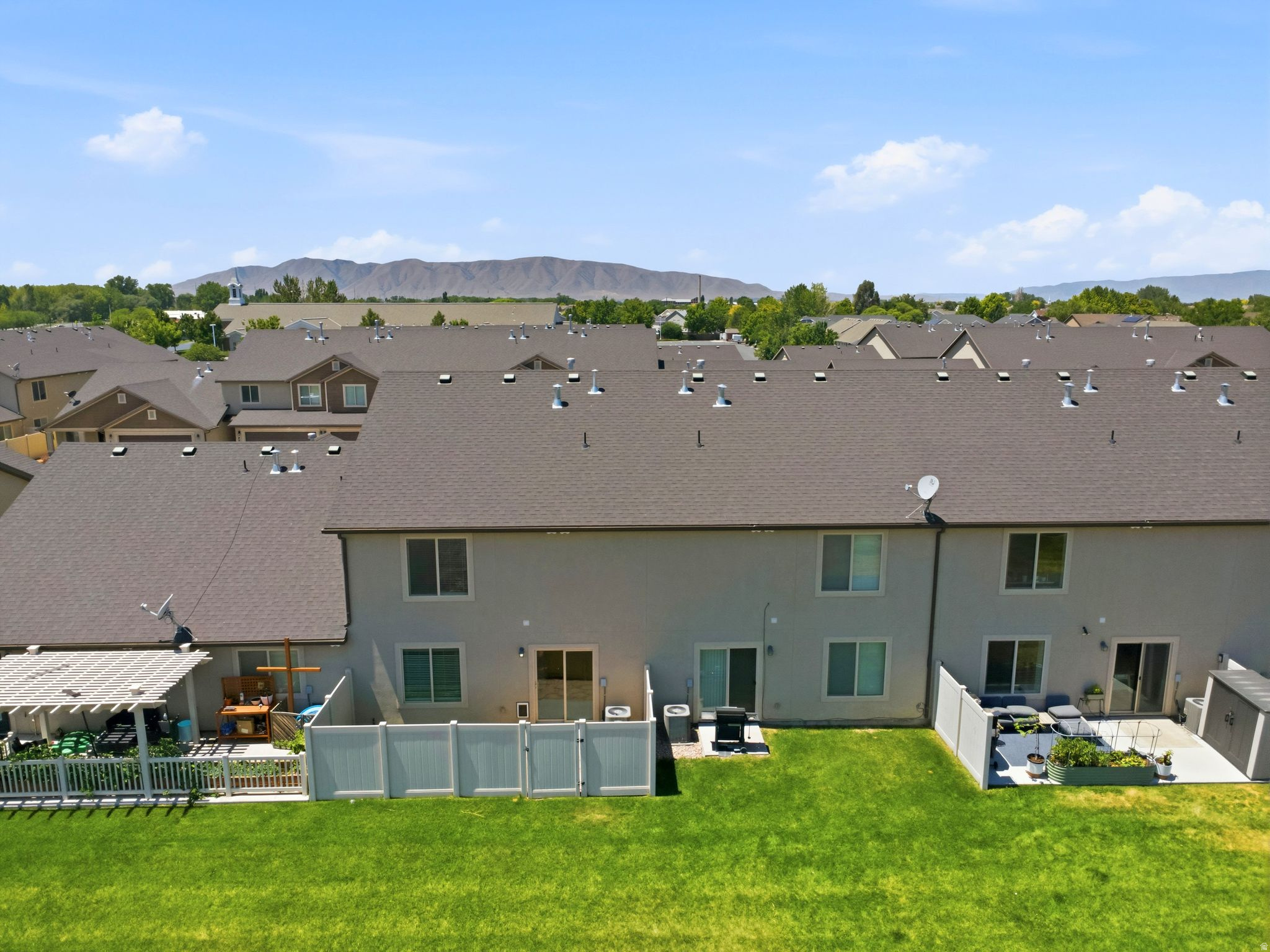 SPANISH TRAILS - Residential