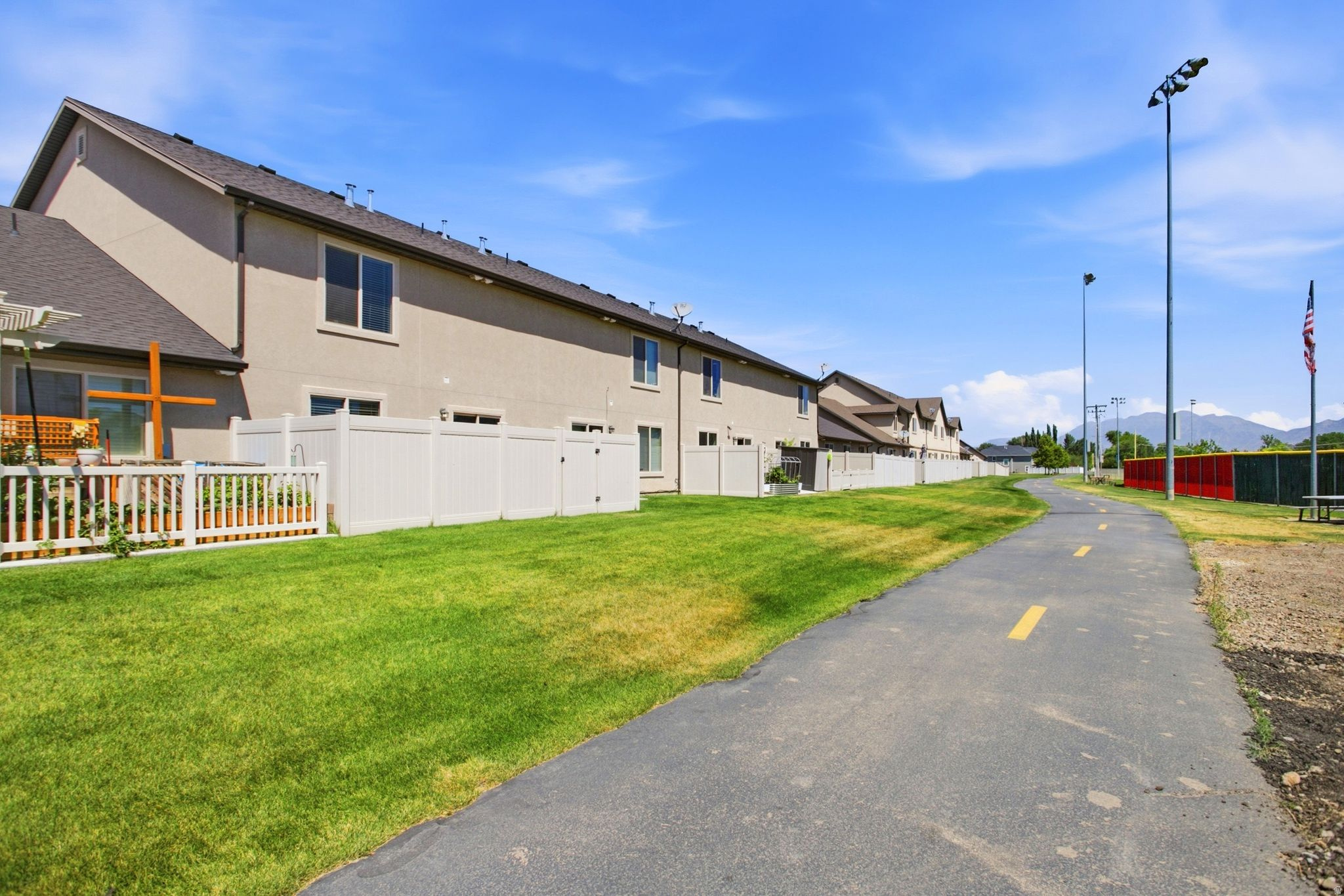 SPANISH TRAILS - Residential