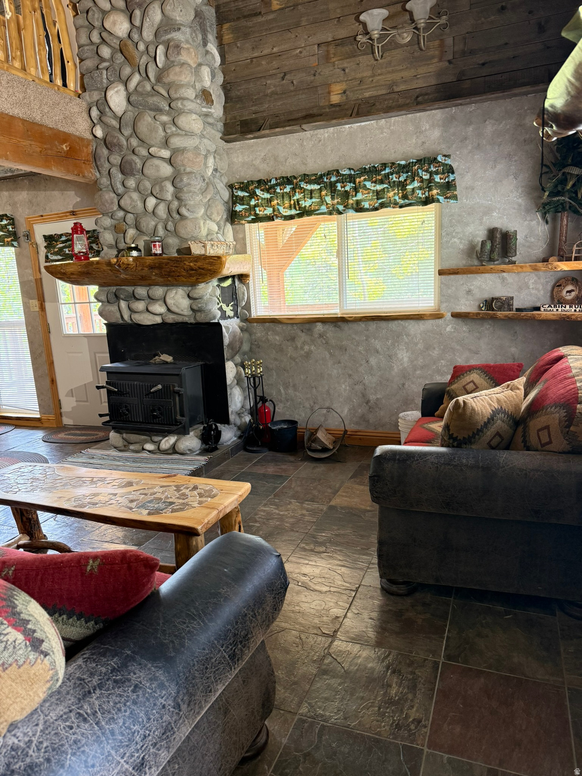 ARGYLE CANYON - Residential