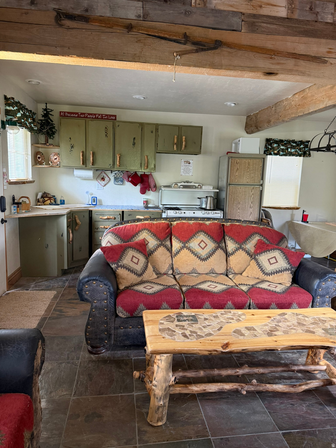 ARGYLE CANYON - Residential