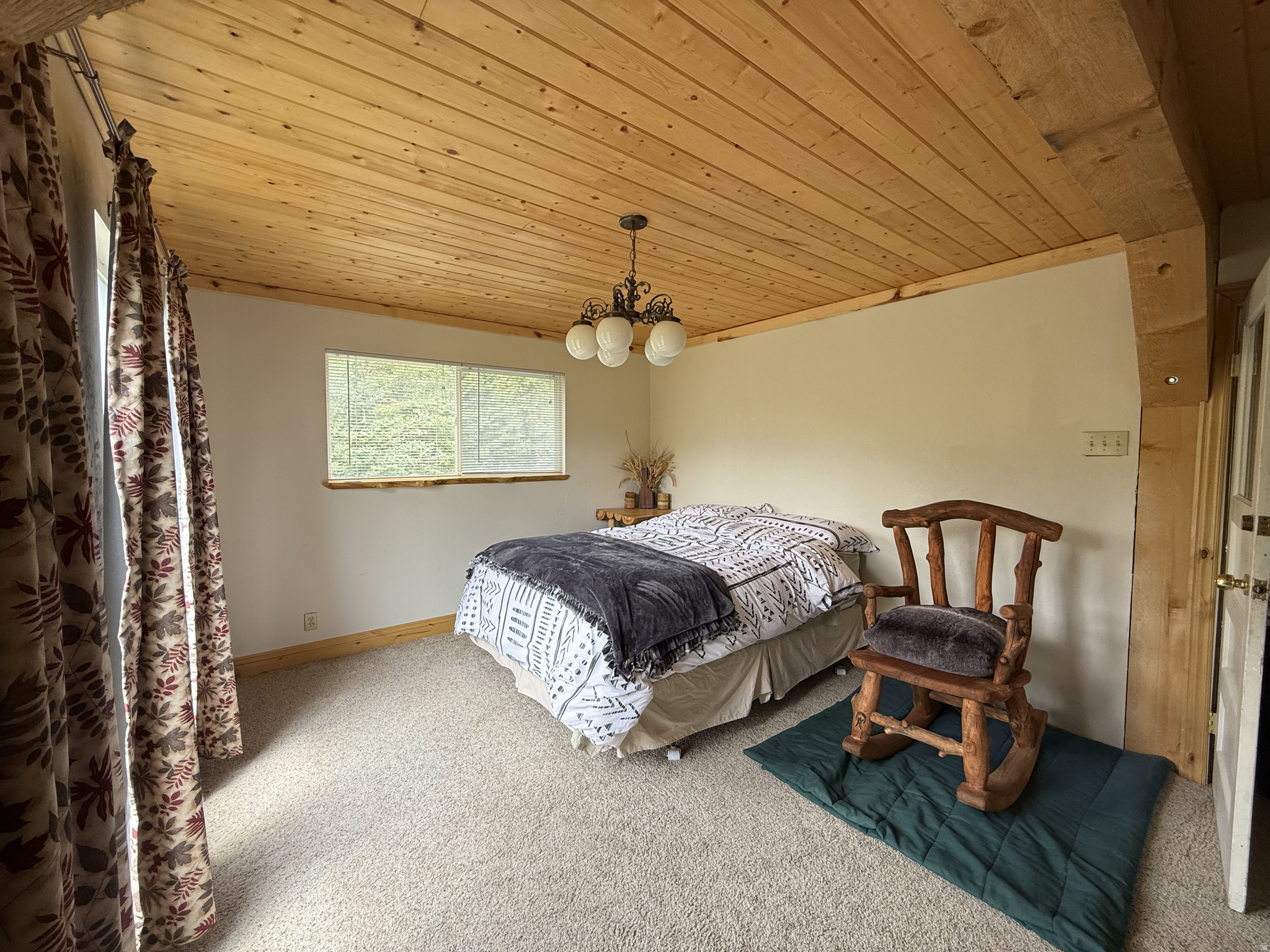 ARGYLE CANYON - Residential