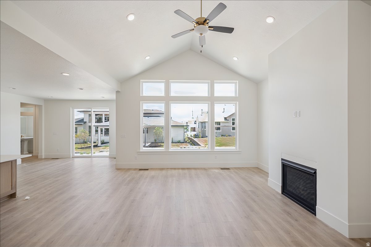 BEACON POINTE - Residential