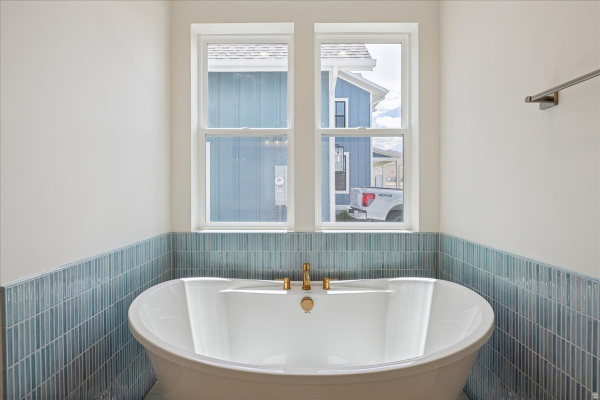 BEACON POINTE - Residential