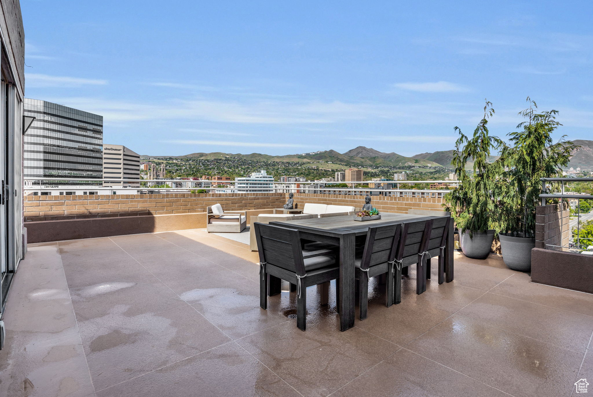 BROADWAY TOWER CONDO - Residential