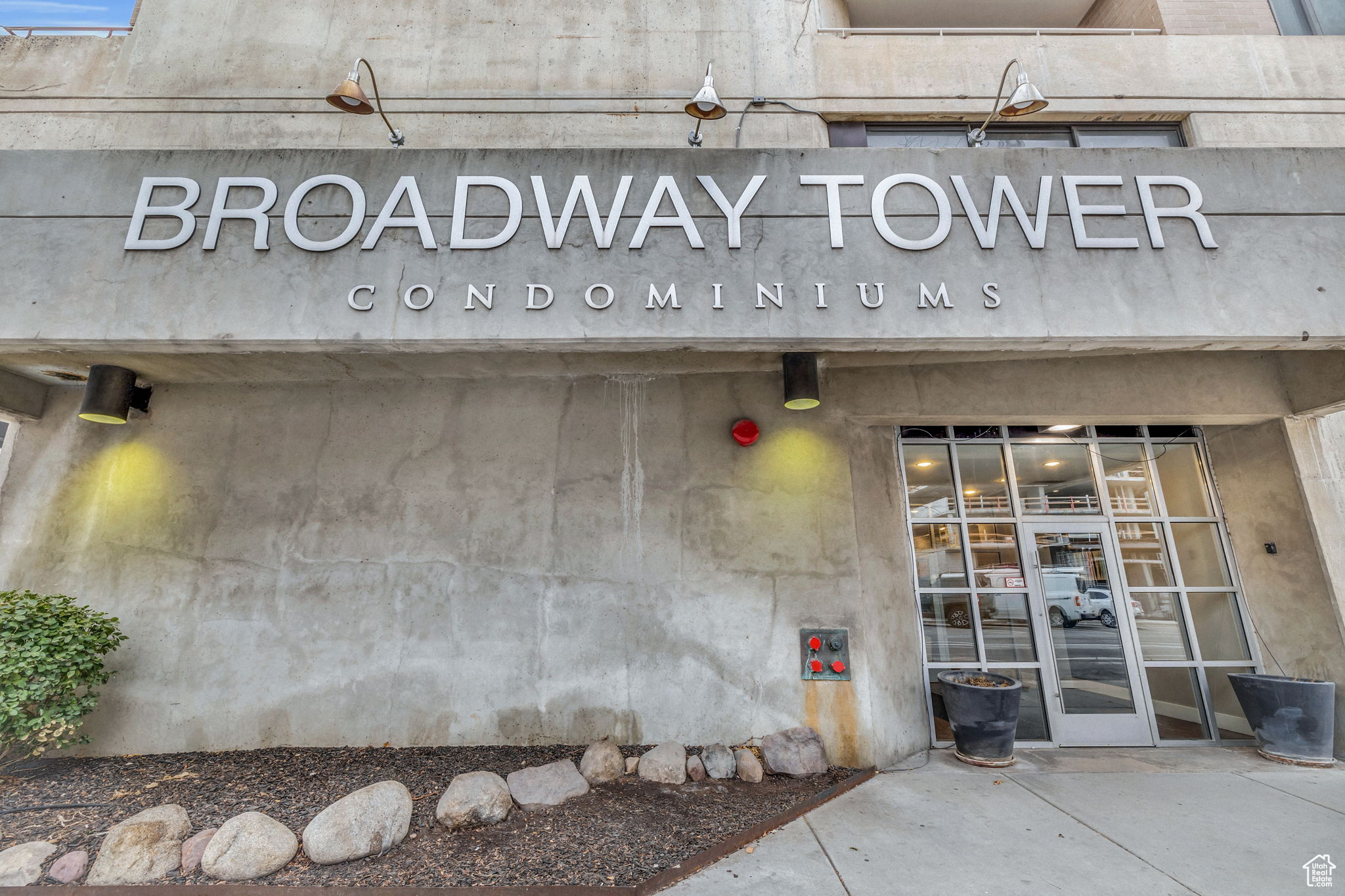 BROADWAY TOWER CONDO - Residential