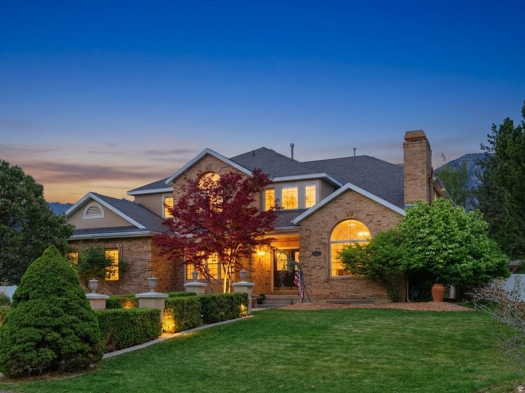 Unmatched Luxury & Lifestyle in Pepperwood: A Rare Opportunity Awaits Discover the Pepperwood Standard.Nestled behind the prestigious 24-hour guard gates of Pepperwood, this magnificent 6,100+ square-foot estate is more than just a home-it is a private sanctuary designed for elevated living. Whether you are seeking a multi-generational retreat, a hub for lavish entertaining, or a peaceful escape with breathtaking mountain vistas, 5 Quietwood Lane offers a masterclass in architectural elegance.