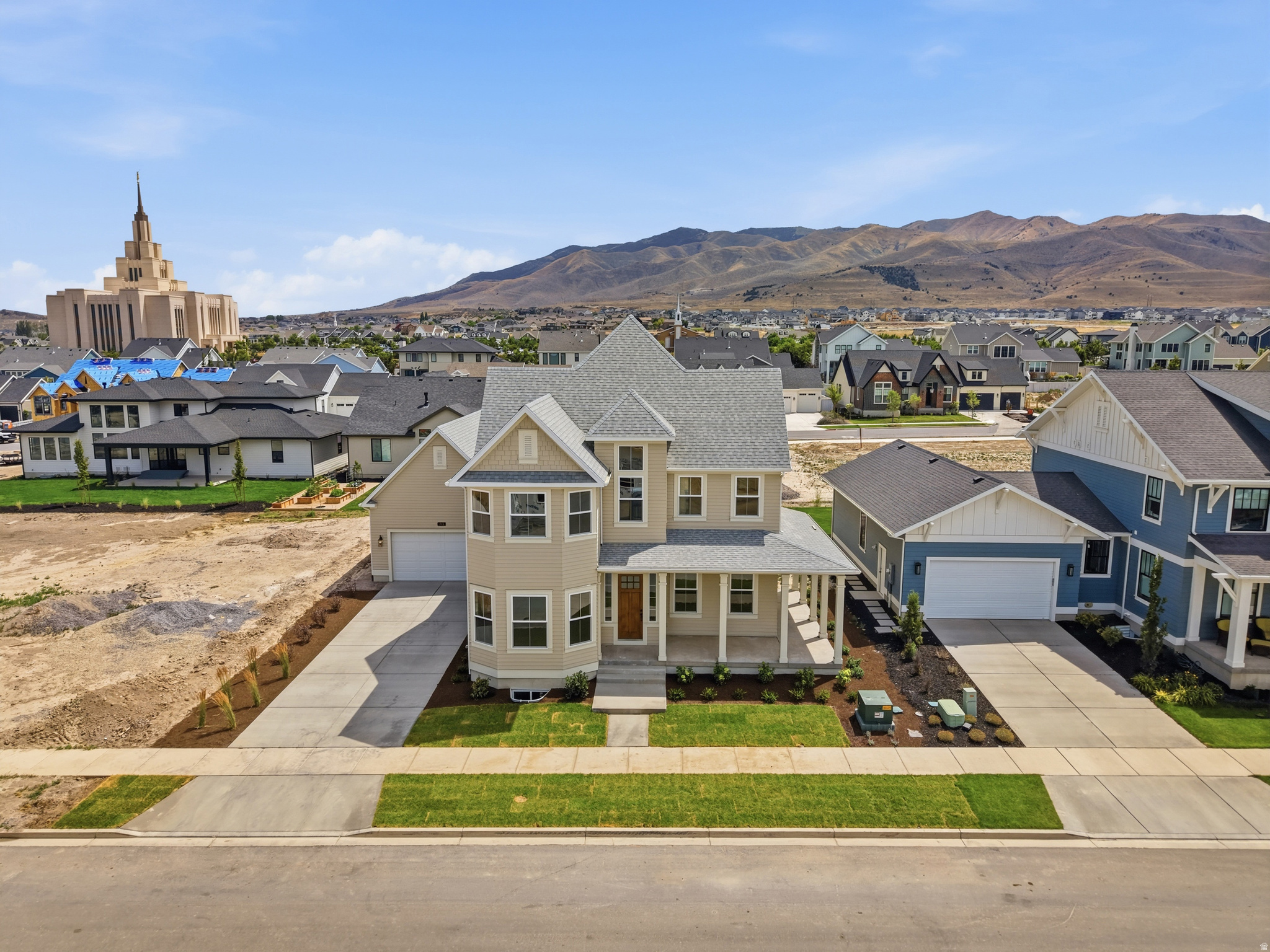 BEACON POINTE - Residential