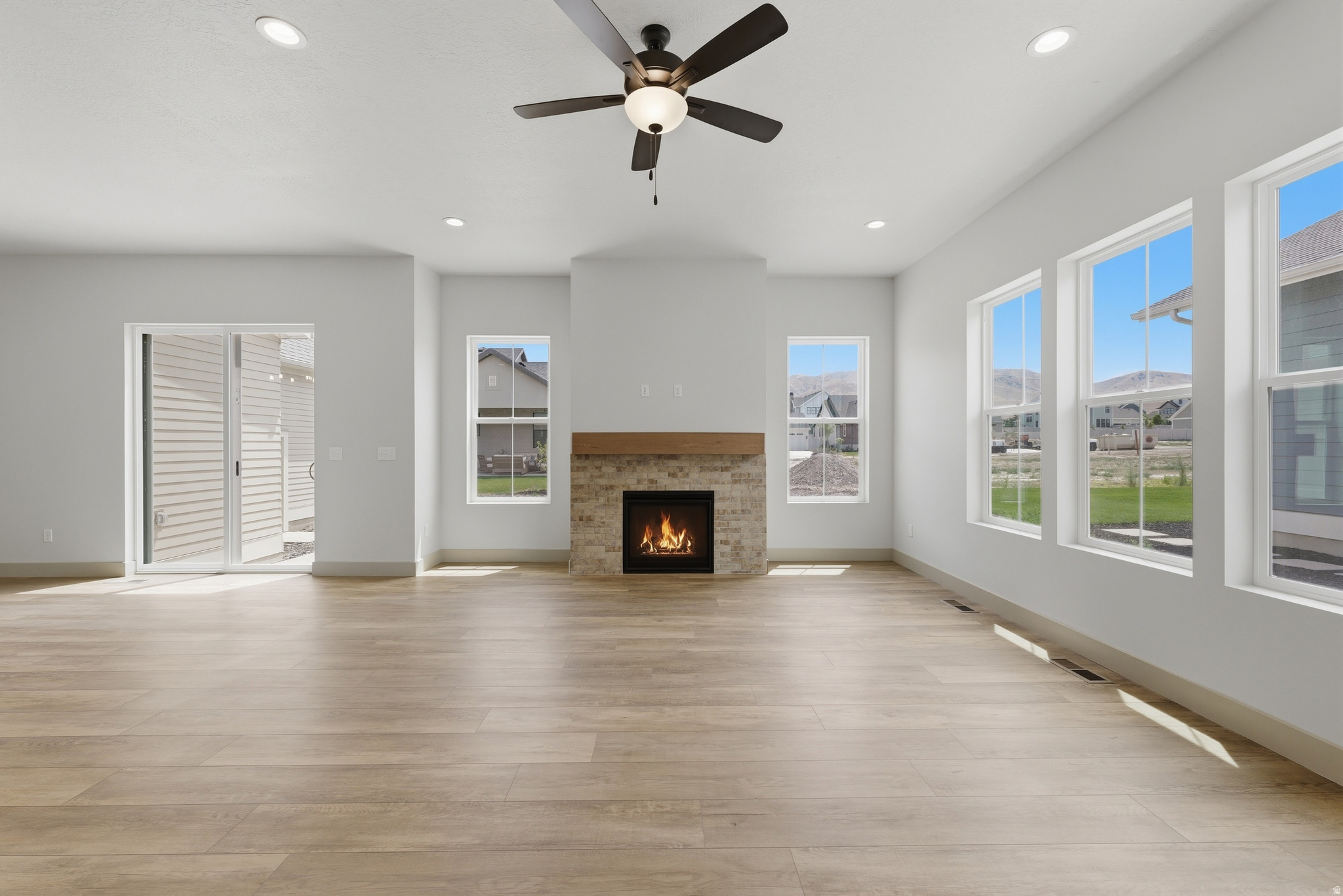 BEACON POINTE - Residential