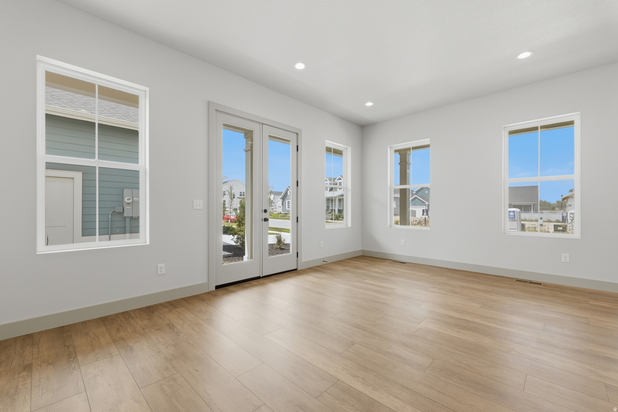 BEACON POINTE - Residential