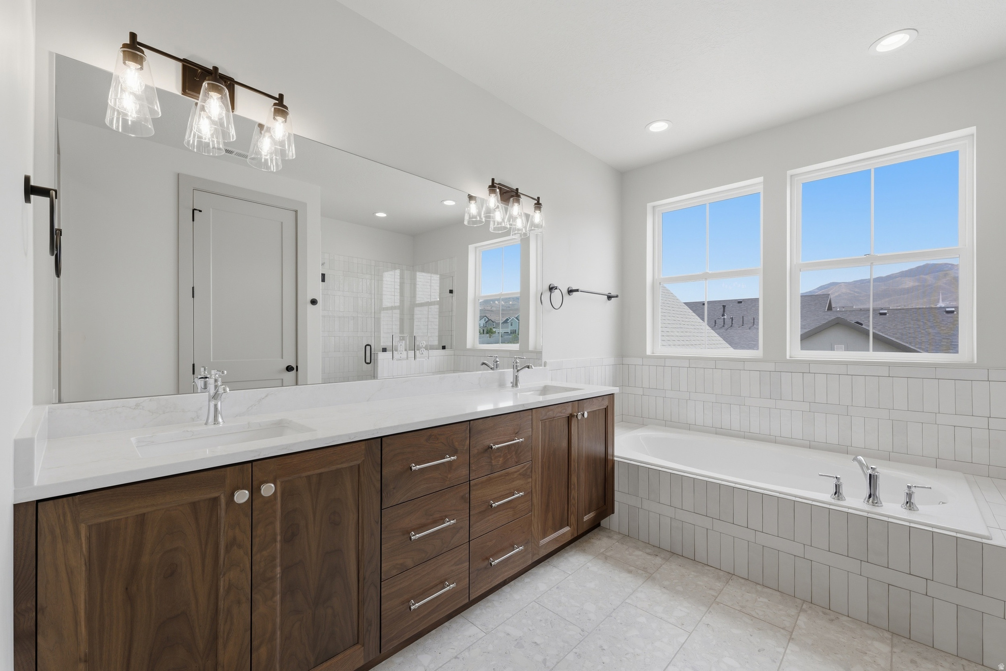 BEACON POINTE - Residential