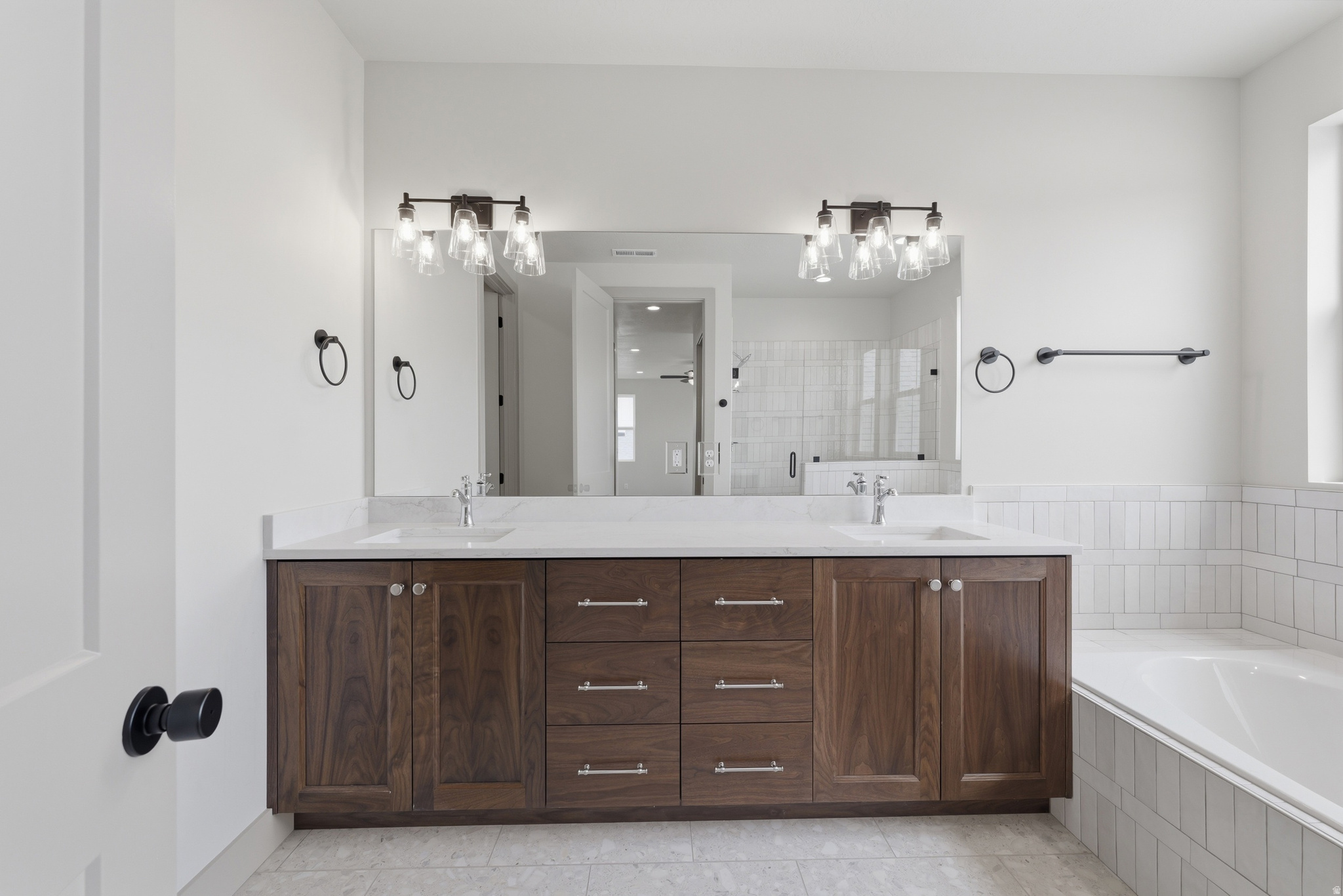 BEACON POINTE - Residential
