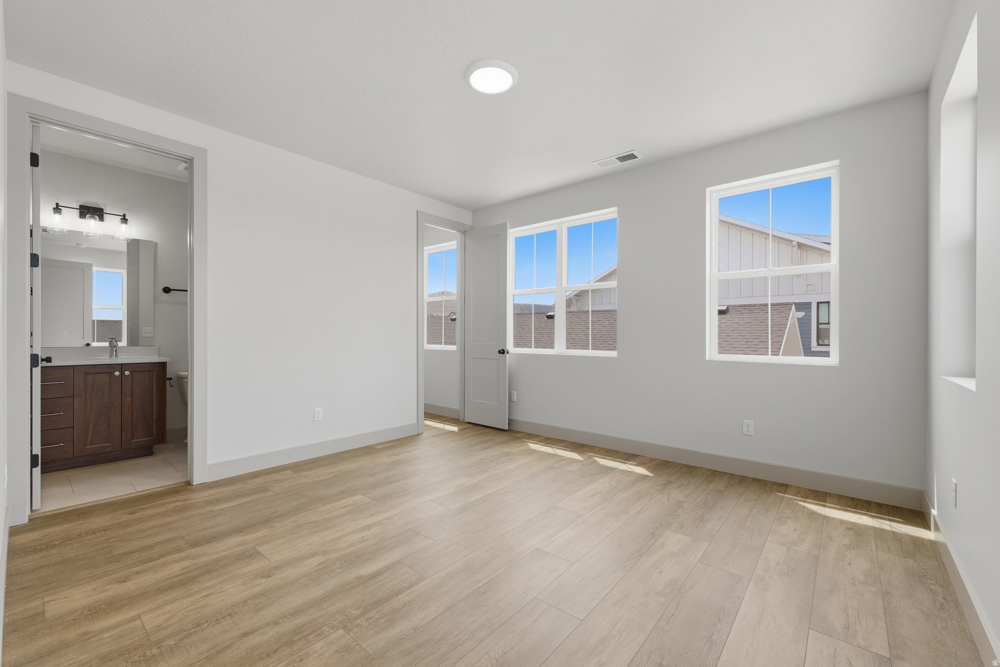 BEACON POINTE - Residential