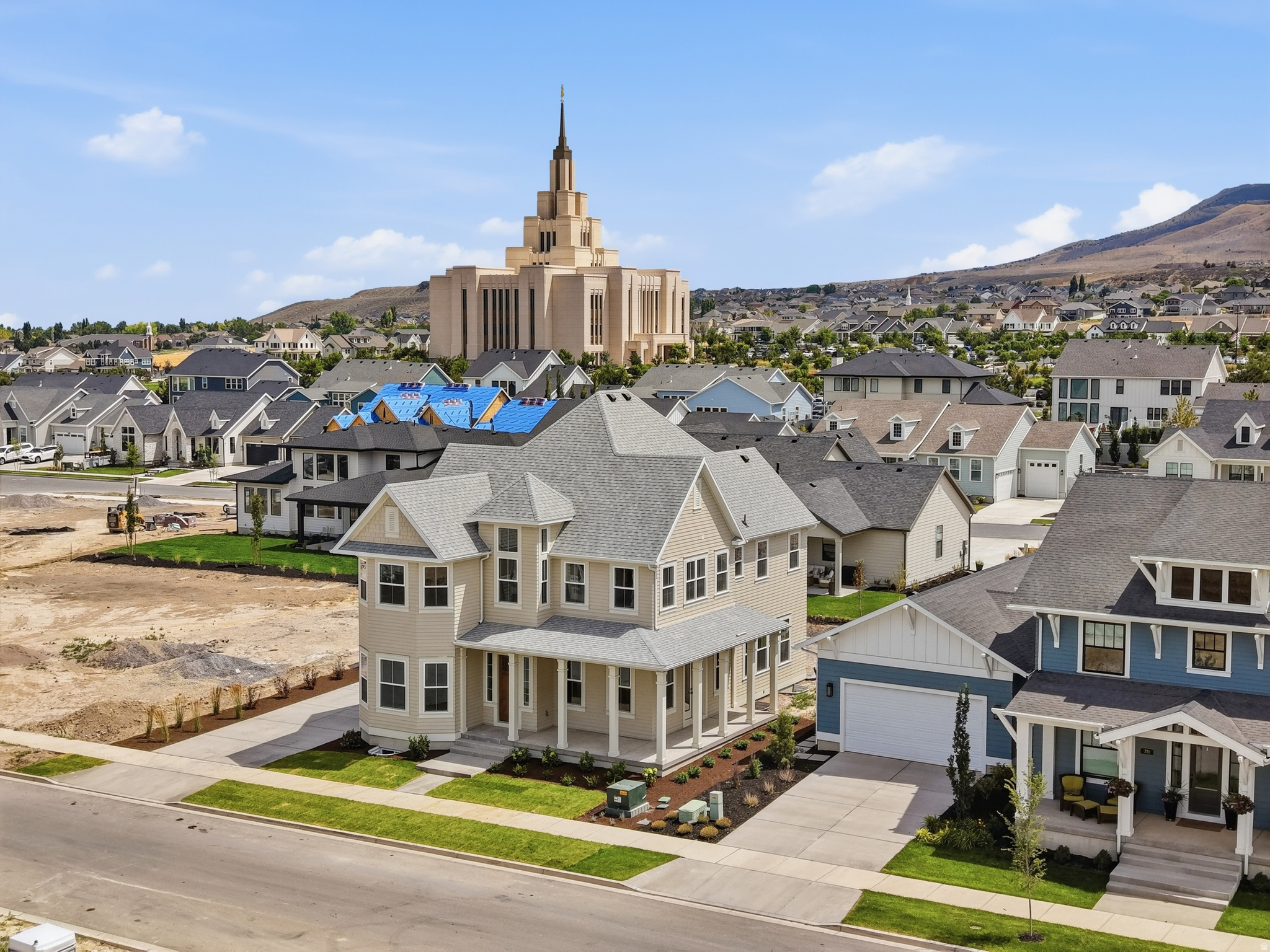 BEACON POINTE - Residential