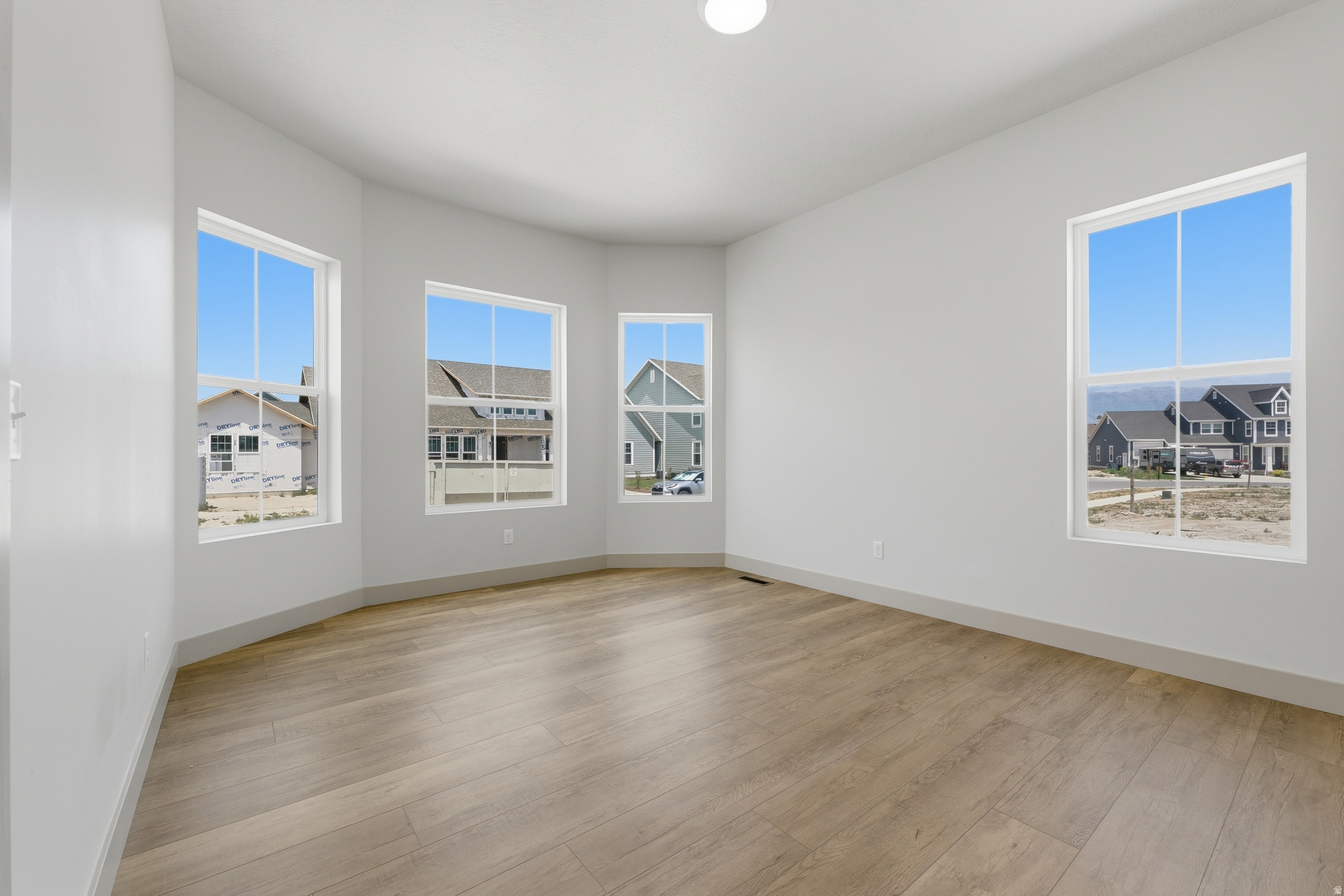 BEACON POINTE - Residential