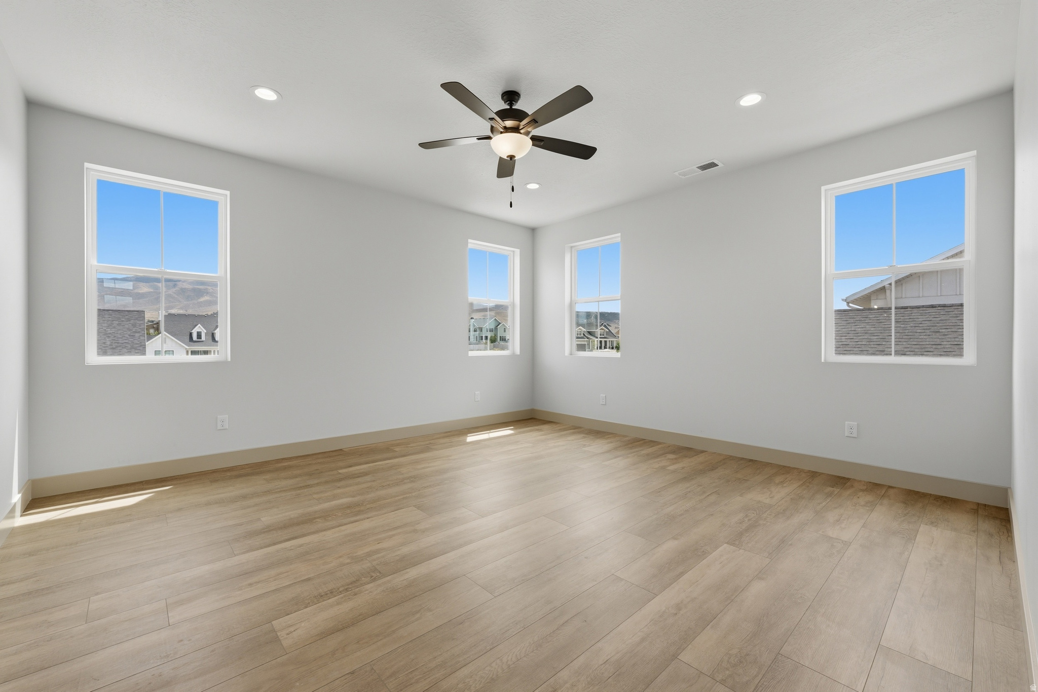 BEACON POINTE - Residential