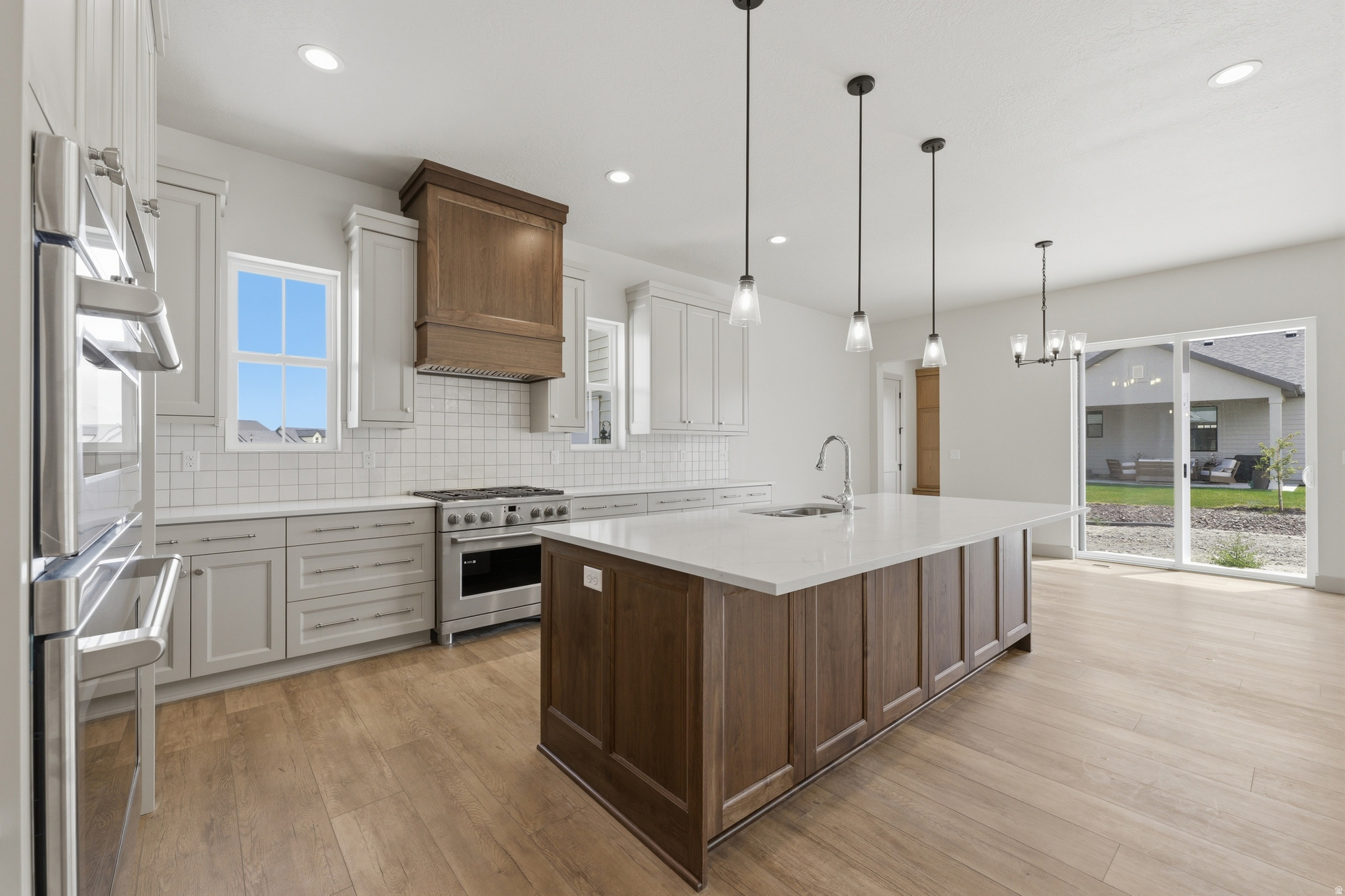 BEACON POINTE - Residential