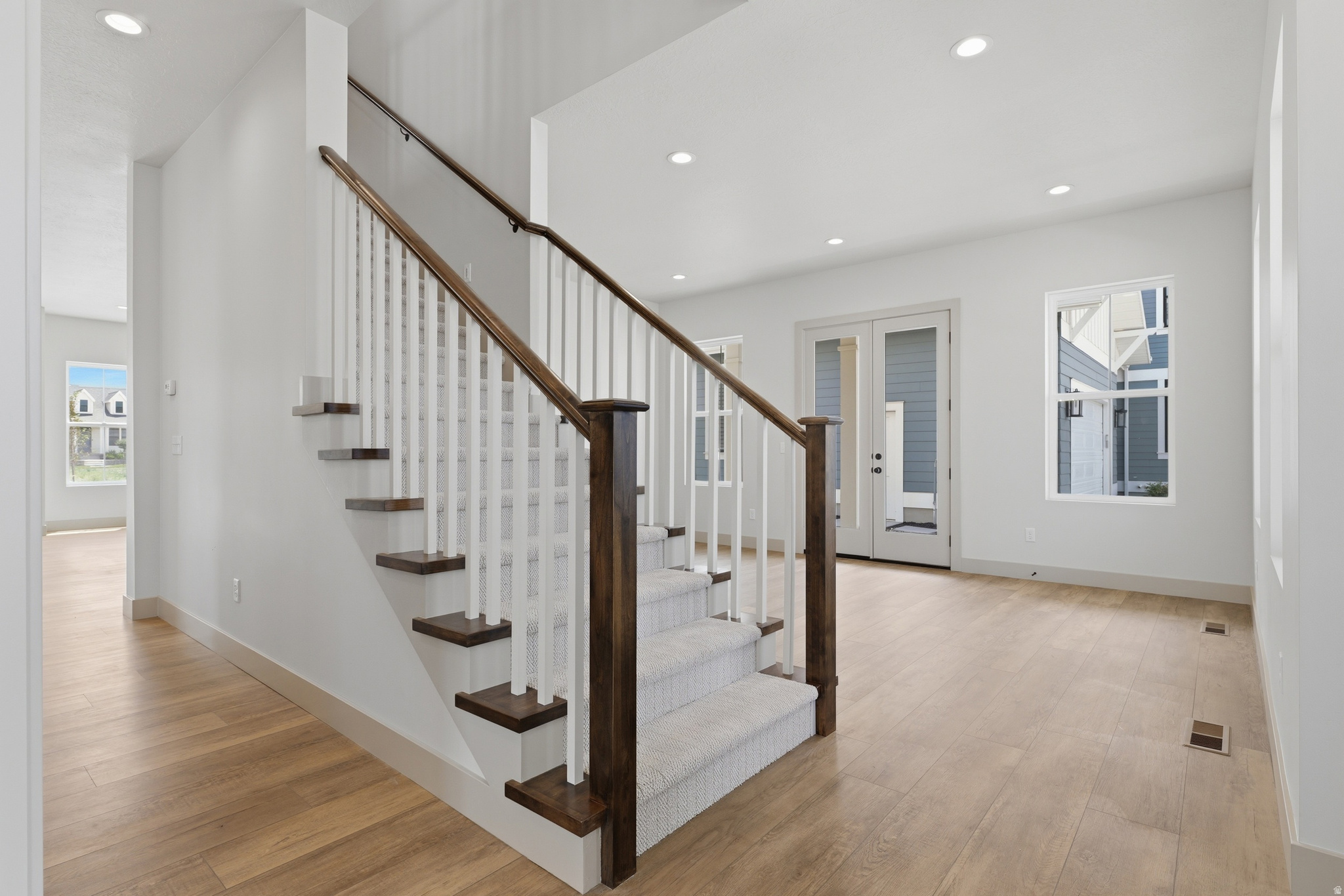BEACON POINTE - Residential
