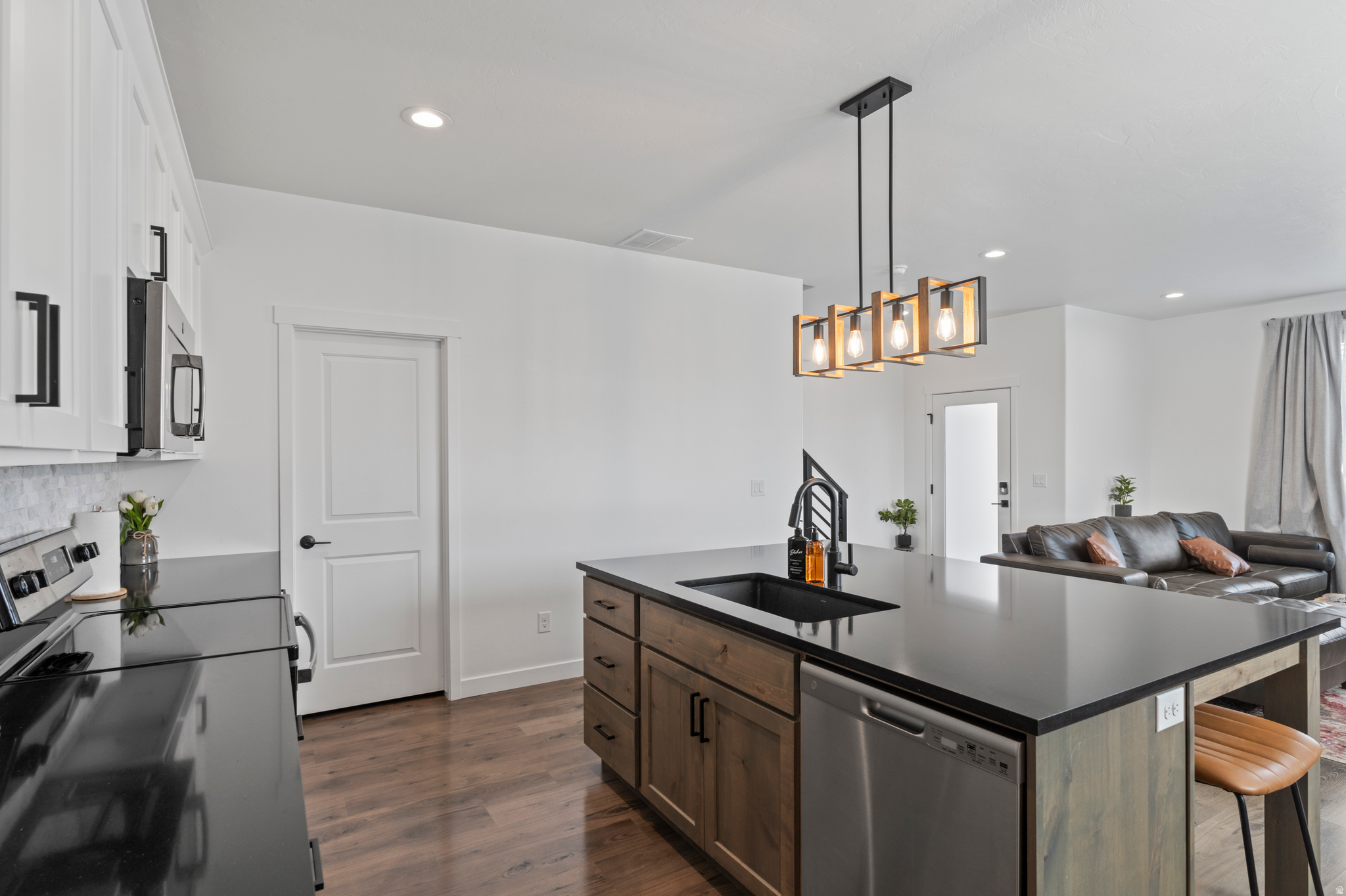 LAKESHORE LANDING - Residential