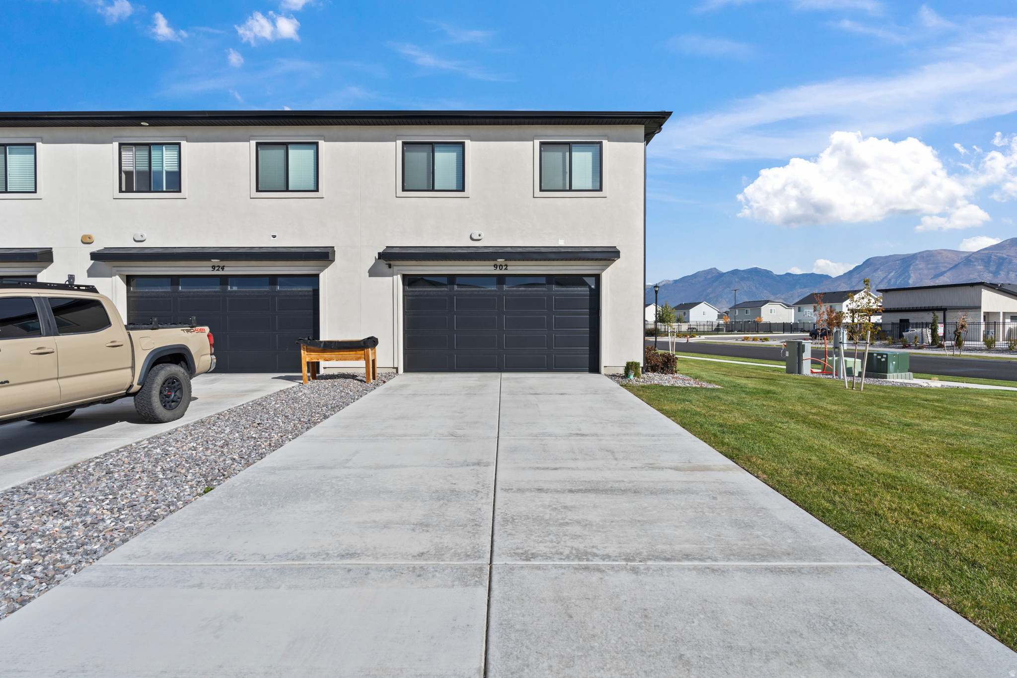 LAKESHORE LANDING - Residential