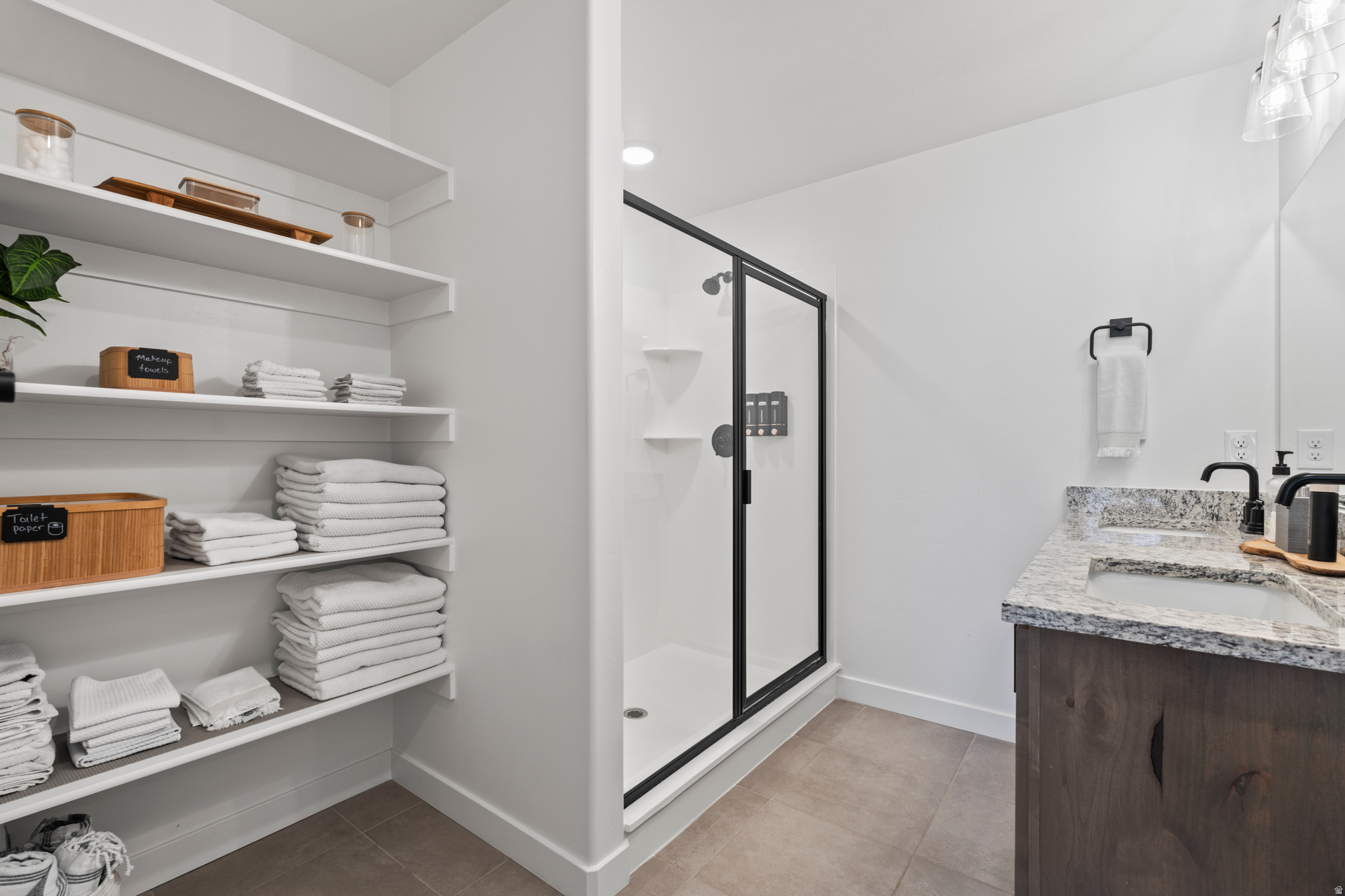 LAKESHORE LANDING - Residential