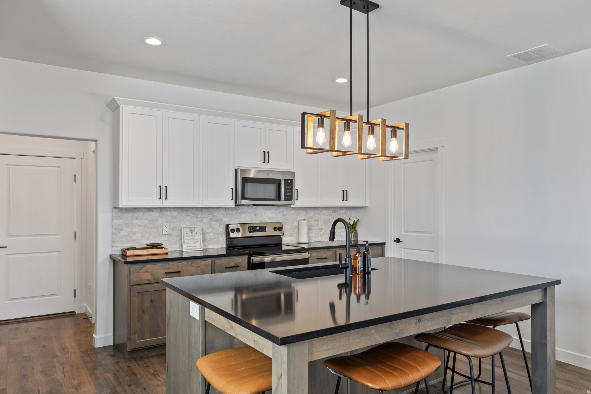 LAKESHORE LANDING - Residential