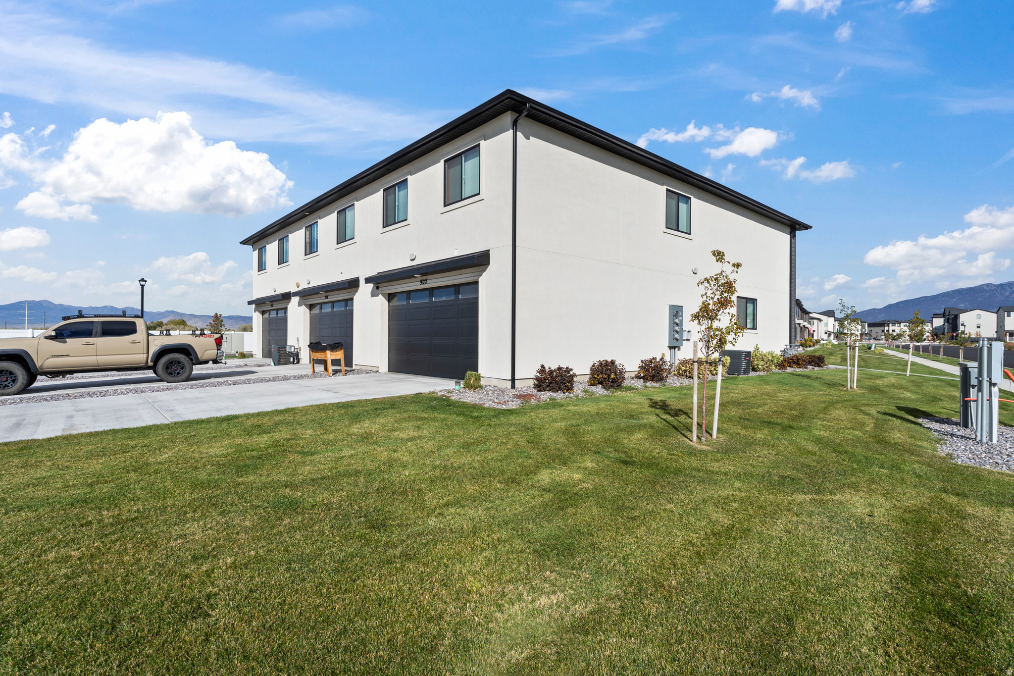 LAKESHORE LANDING - Residential
