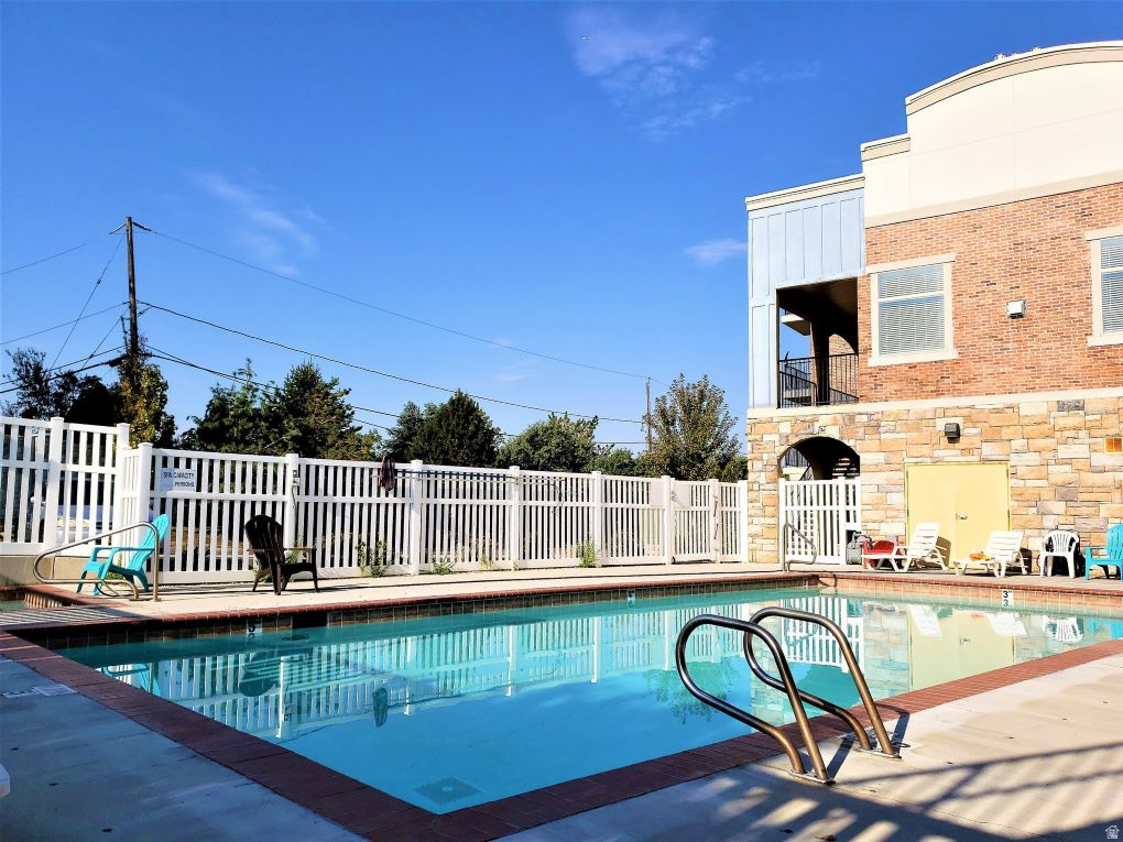 ALBION VILLAGE - Residential Lease