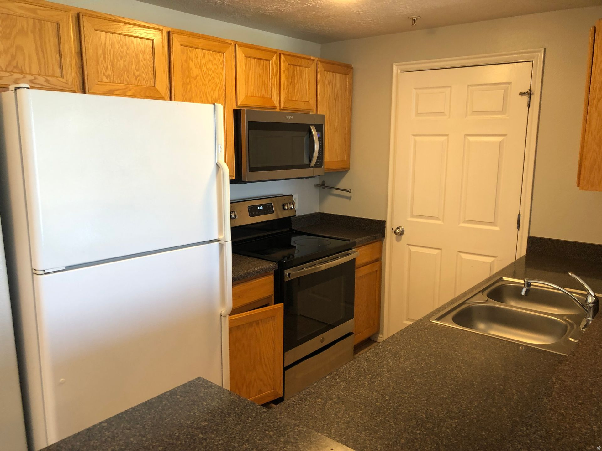 ALBION VILLAGE - Residential Lease