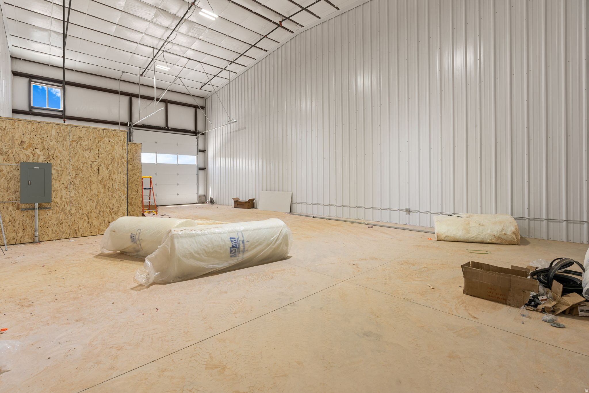 DIAMONTI INDUSTRIAL SUBDIVISION - Commercial Lease