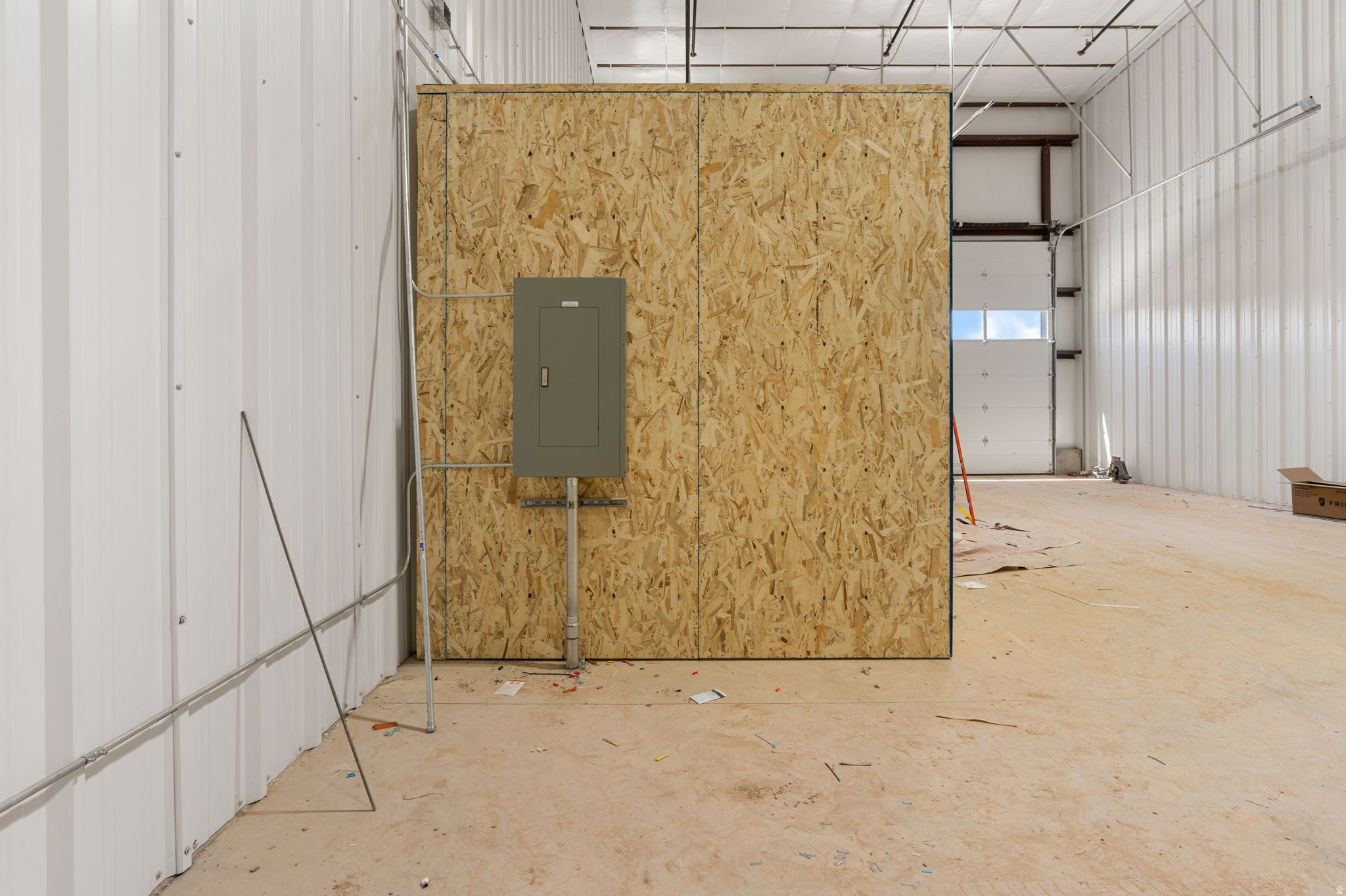 DIAMONTI INDUSTRIAL SUBDIVISION - Commercial Lease