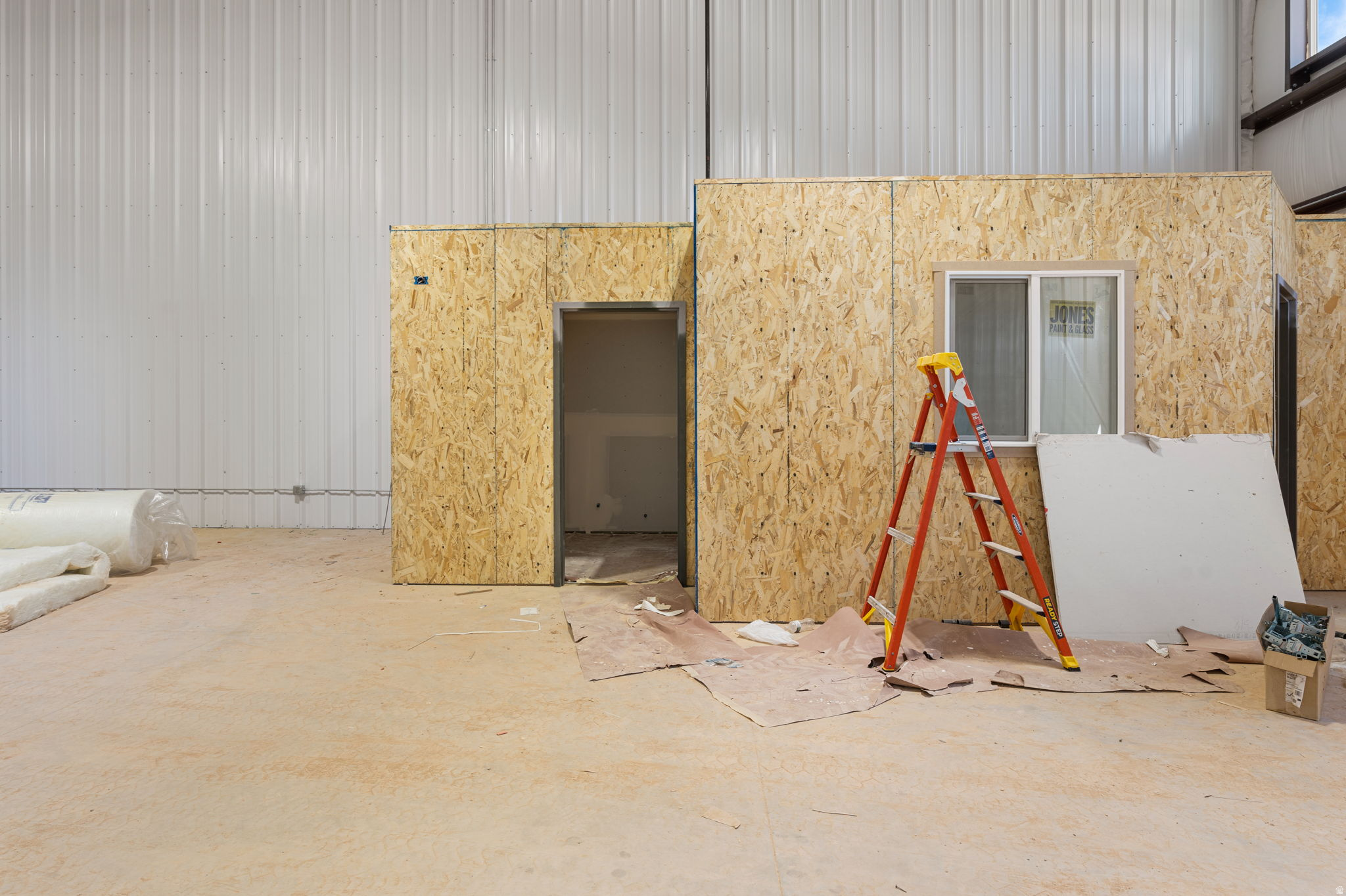 DIAMONTI INDUSTRIAL SUBDIVISION - Commercial Lease