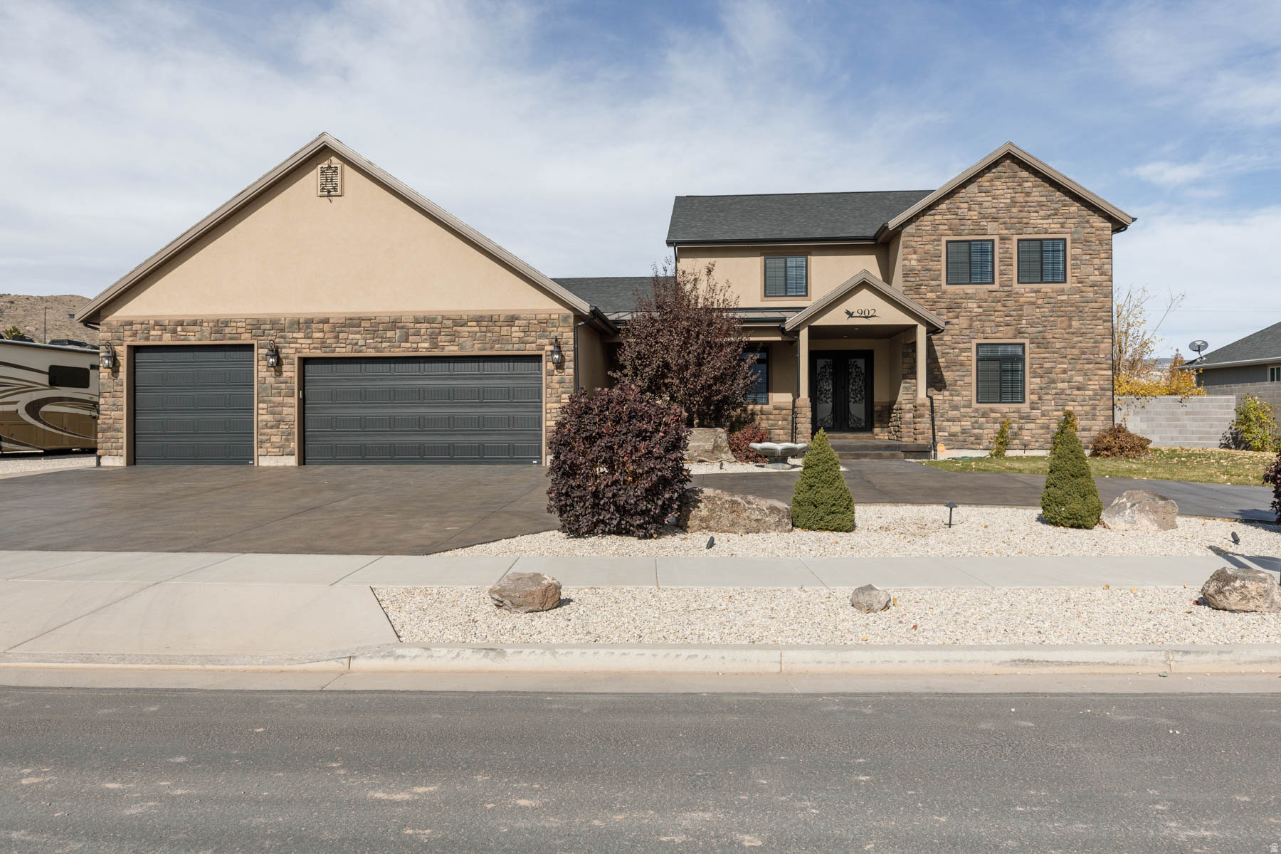 THE LINKS - Residential
