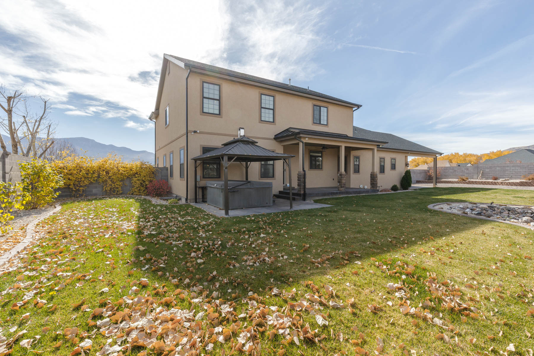 THE LINKS - Residential