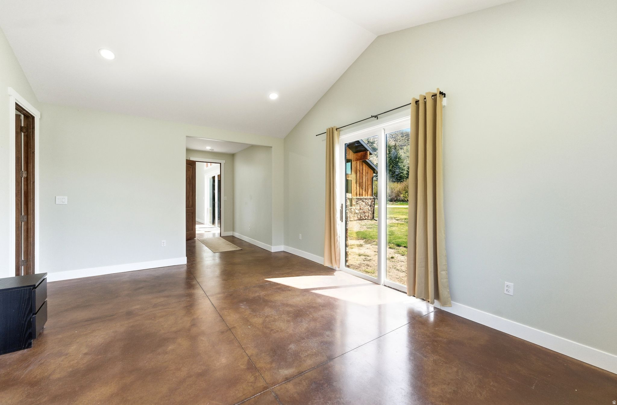 NORTH SUMMIT - Residential
