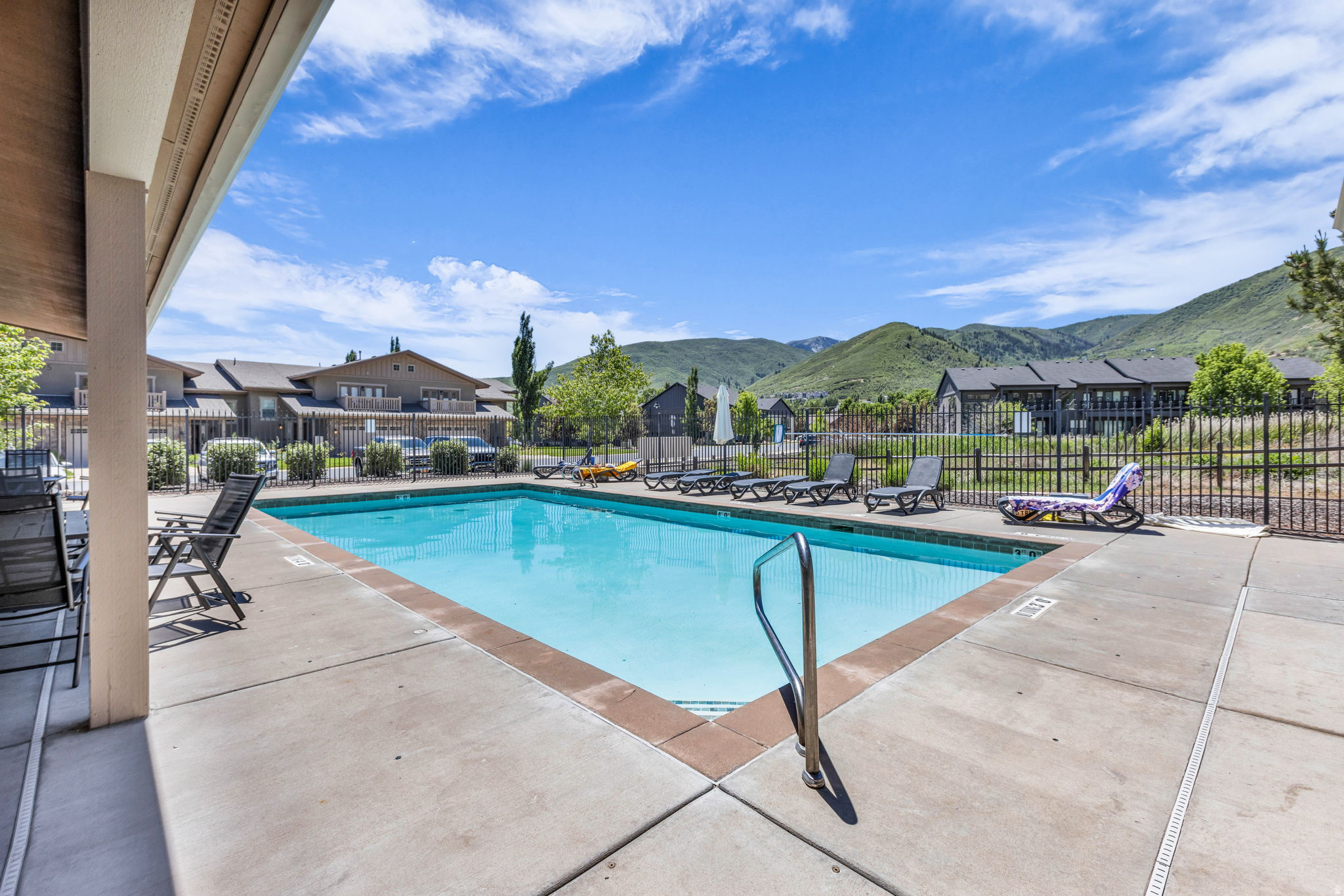 LODGES AT SNAKE CREEK - Residential