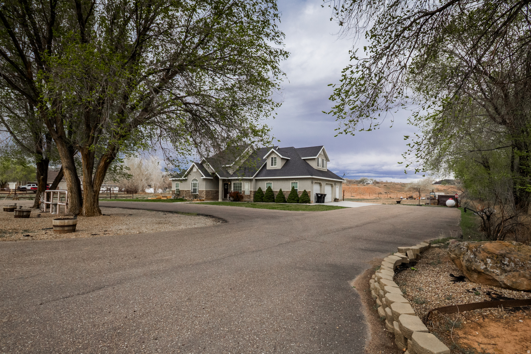 COUNTRY ROAD - Residential