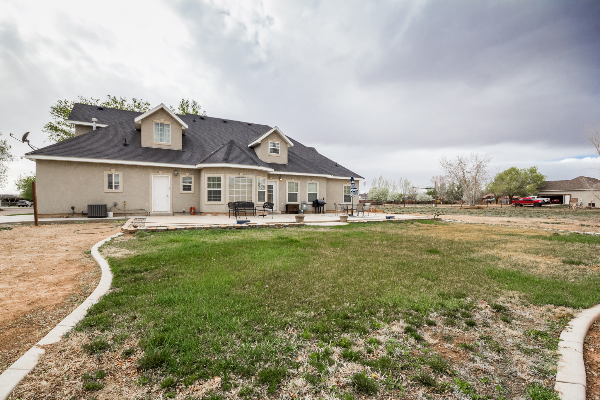 COUNTRY ROAD - Residential