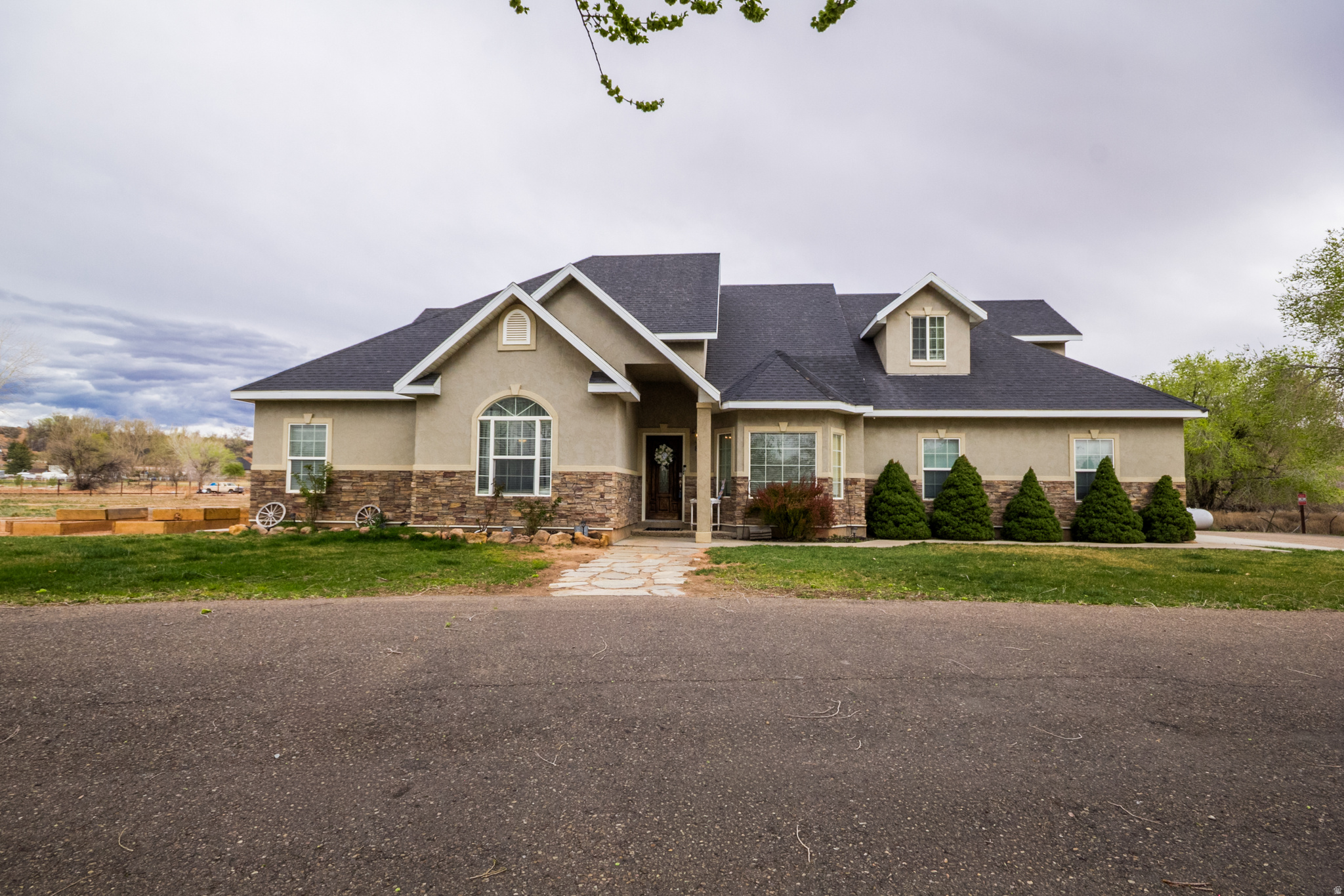 COUNTRY ROAD - Residential