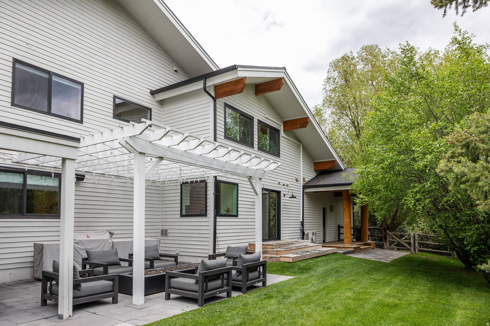 SILVER SPRINGS - Residential