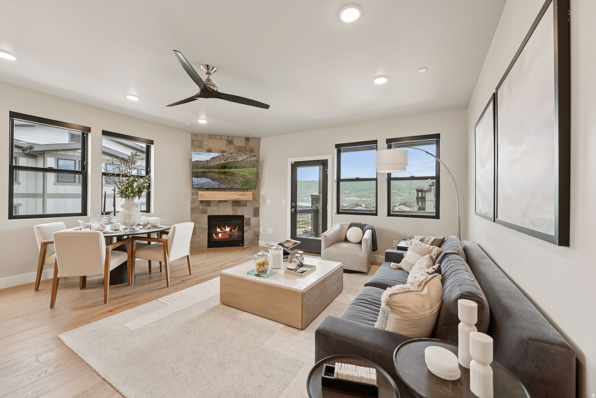 MAYFLOWER LAKESIDE - Residential
