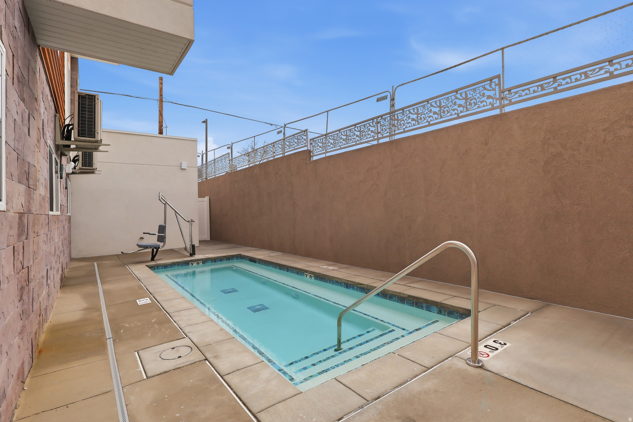 FALCON RIDGE CONDOMINIUM - Residential