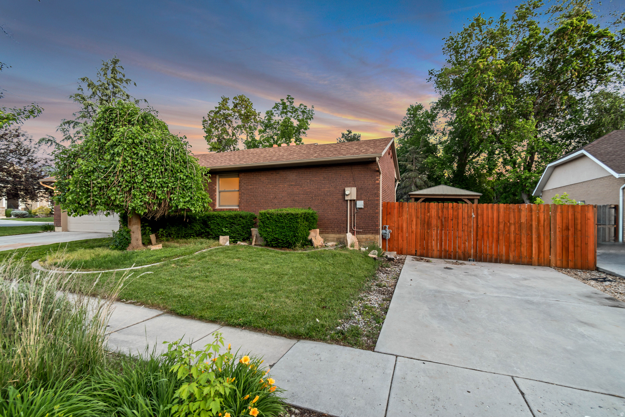 WALNUT BROOK - Residential