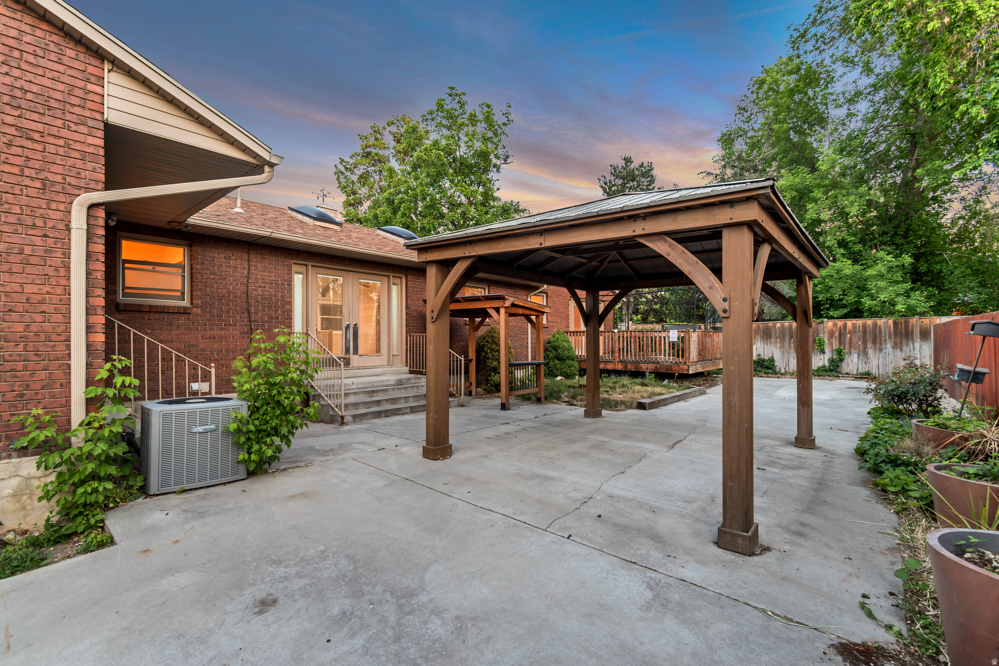 WALNUT BROOK - Residential