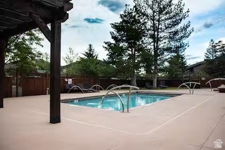 PROSPECTOR SQUARE - Residential