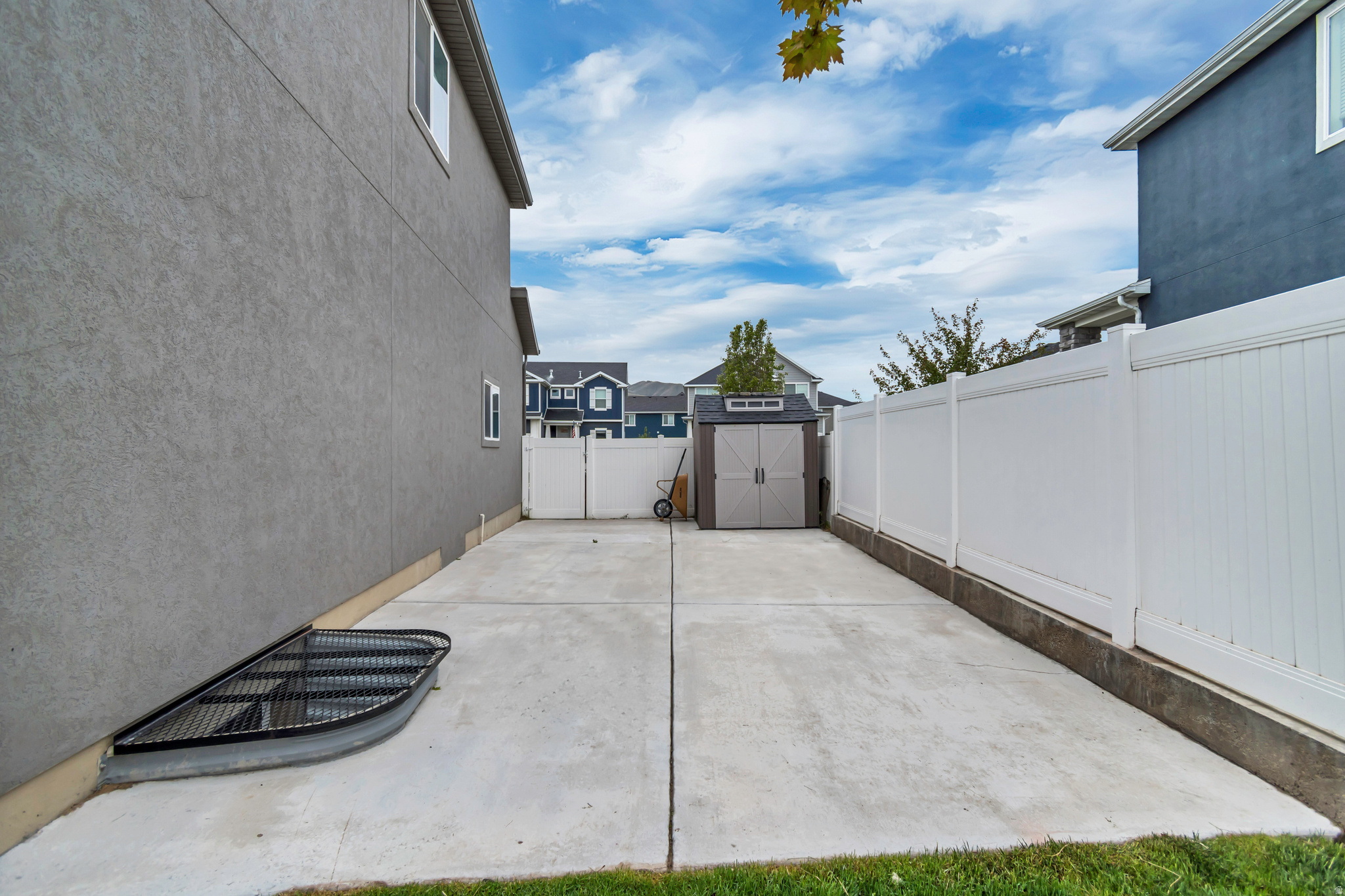 SILVER LAKE - Residential